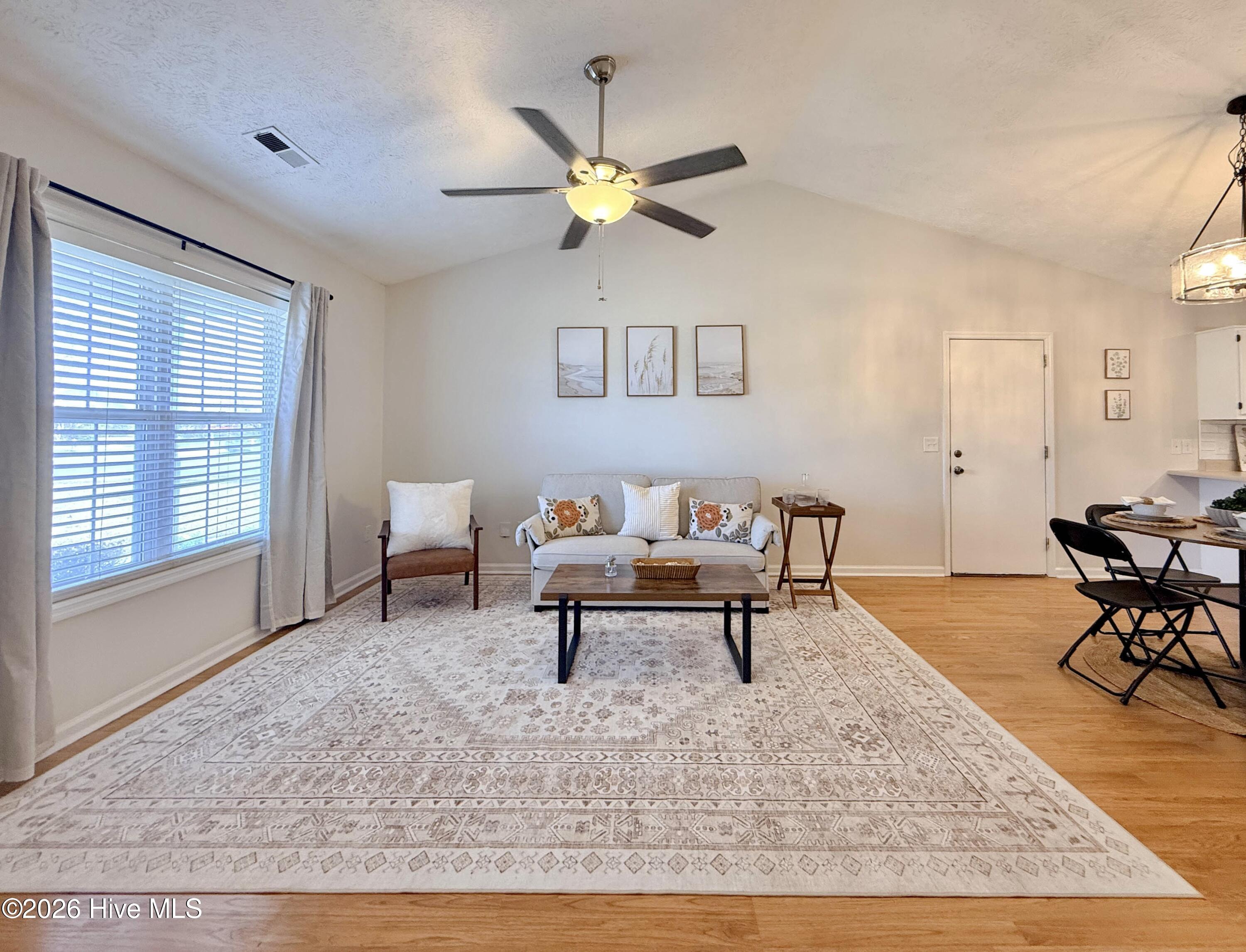 100558599 | Photo 31