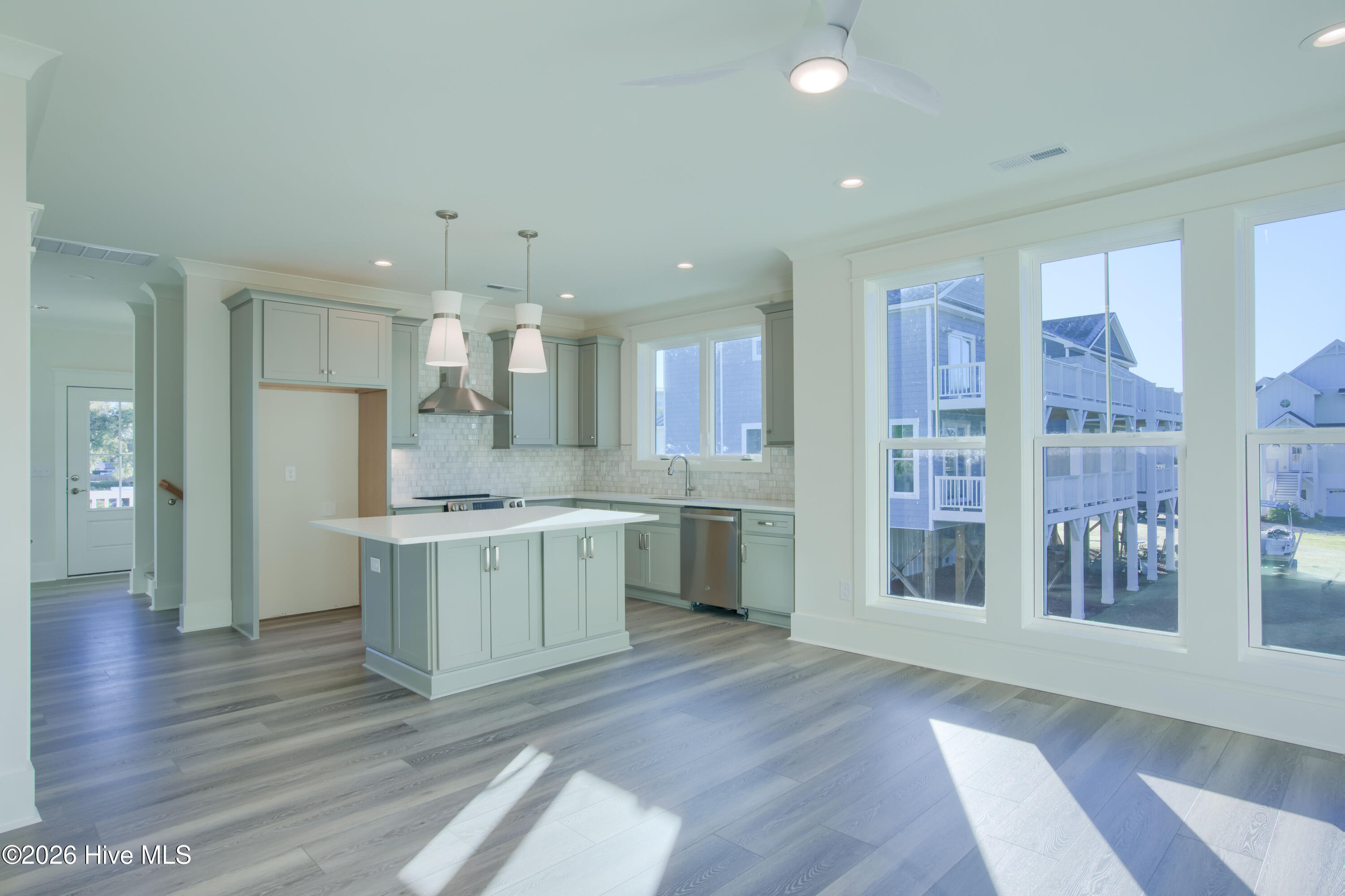 100559746 | Photo 11