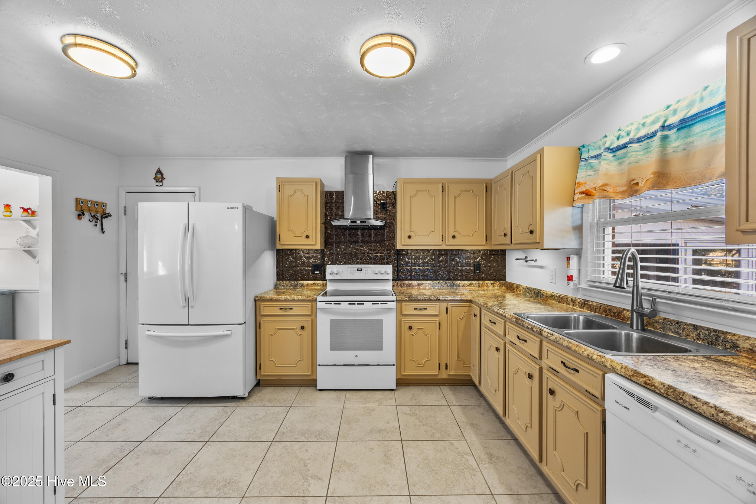 100546474 | Photo 16