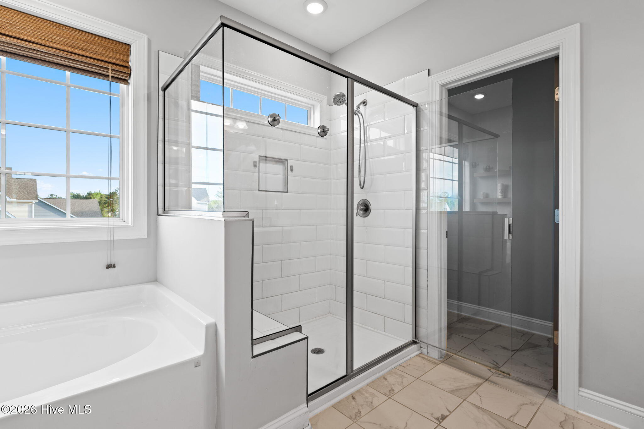 100564954 | Photo 30