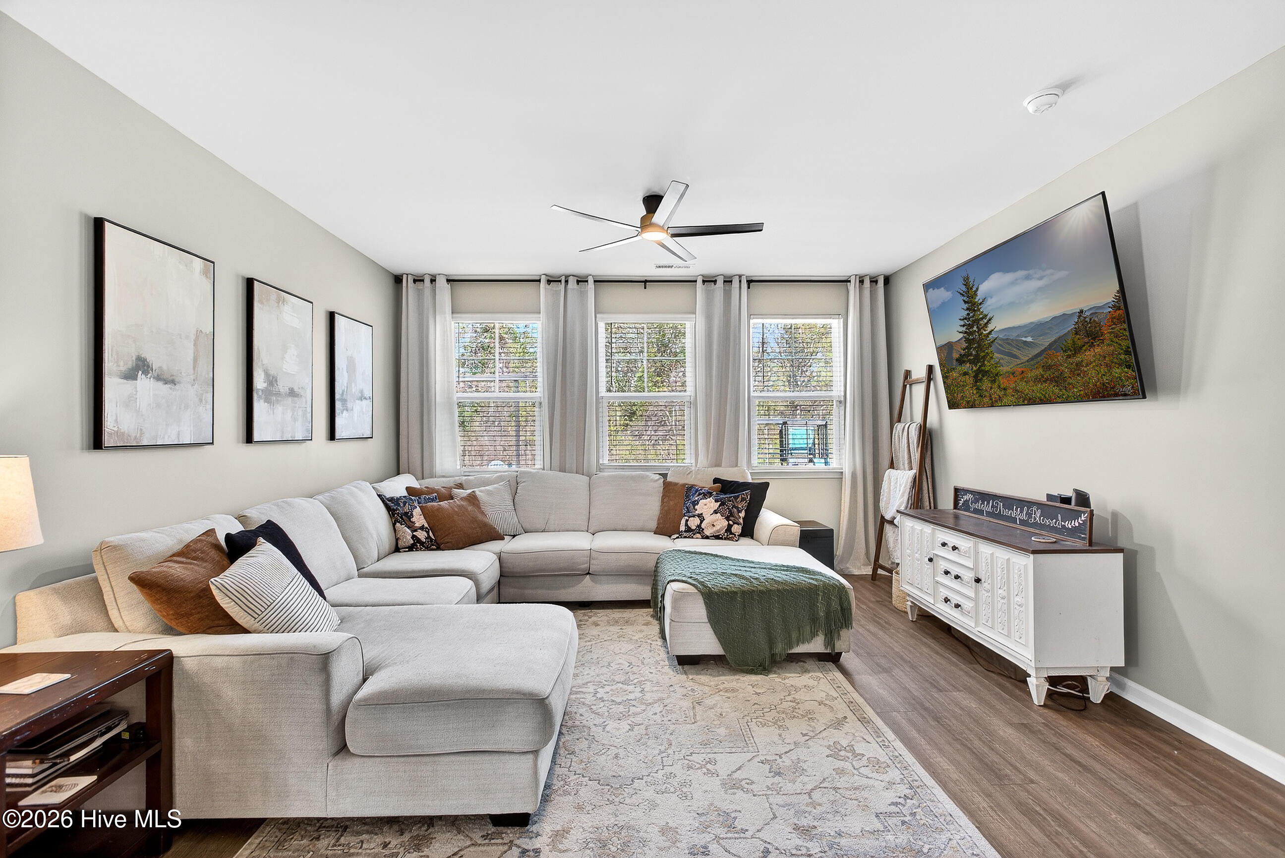 100565629 | Photo 10