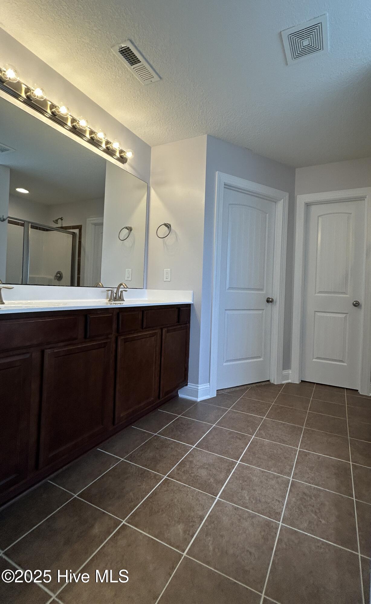 100528484 | Photo 30