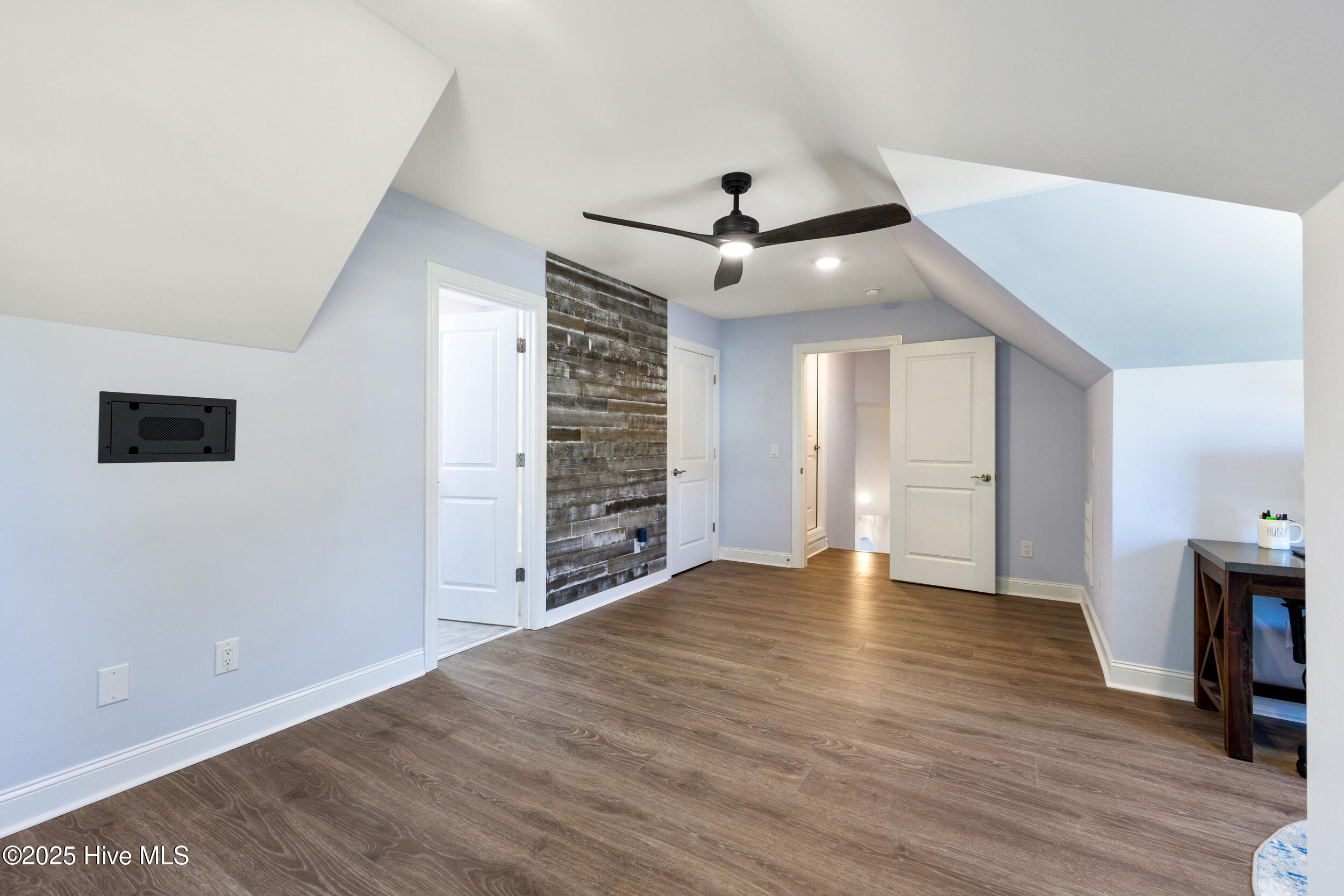 100520337 | Photo 18