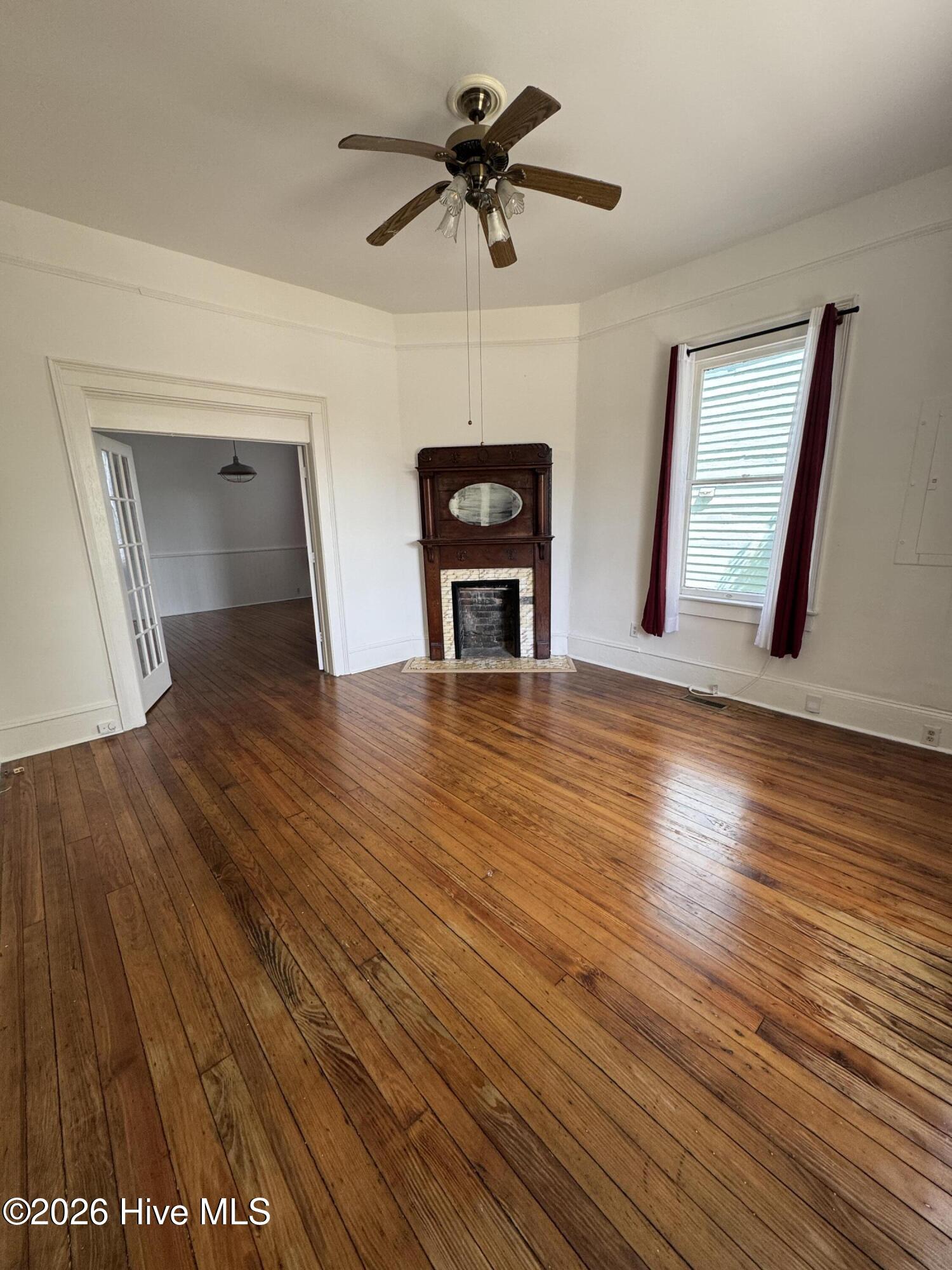 100564454 | Photo 11