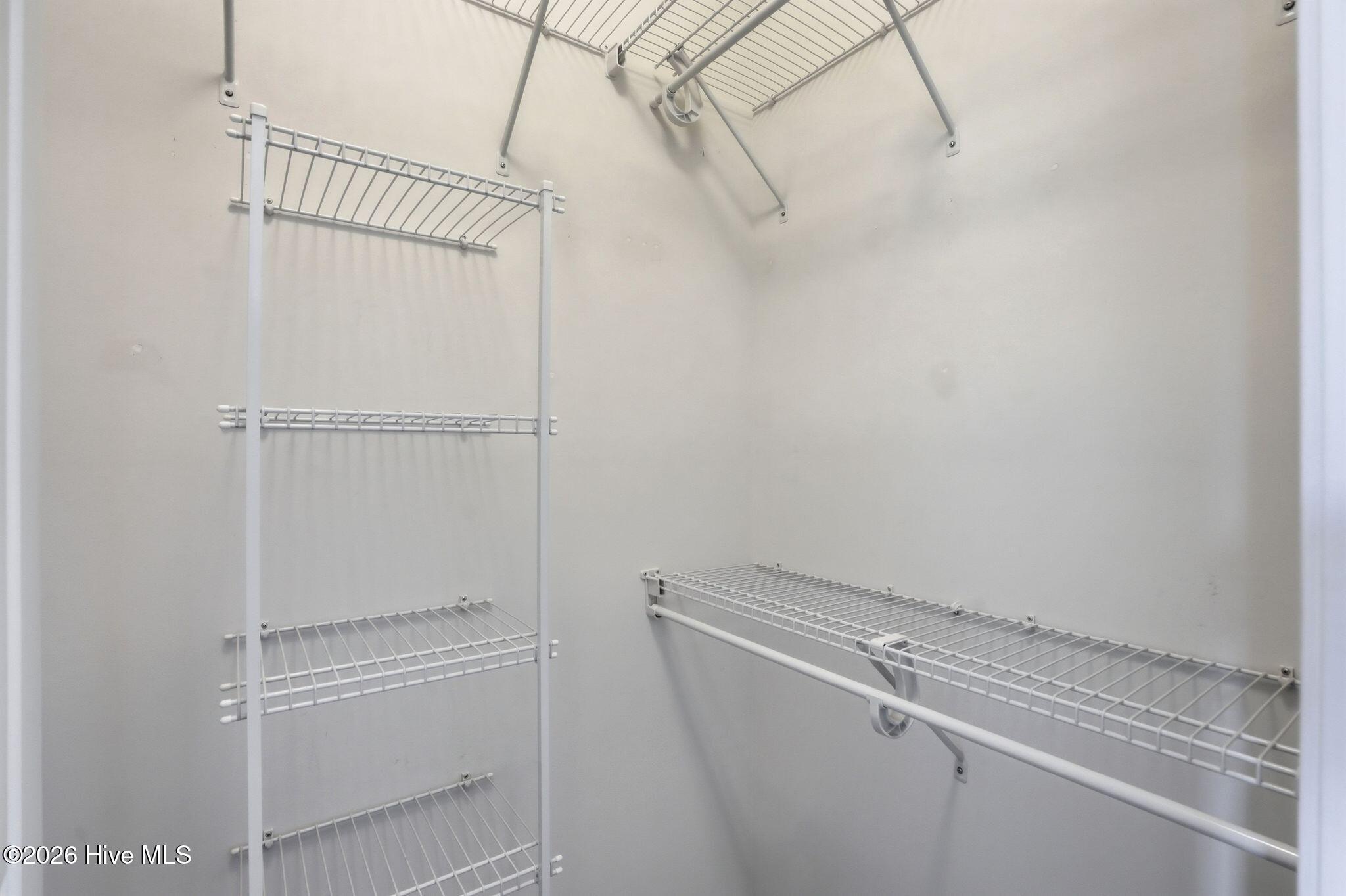 100560462 | Photo 47