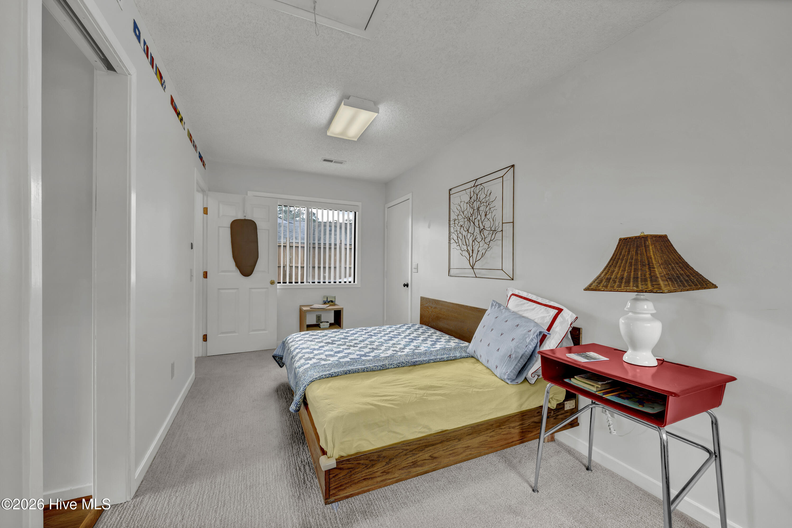 100548002 | Photo 16