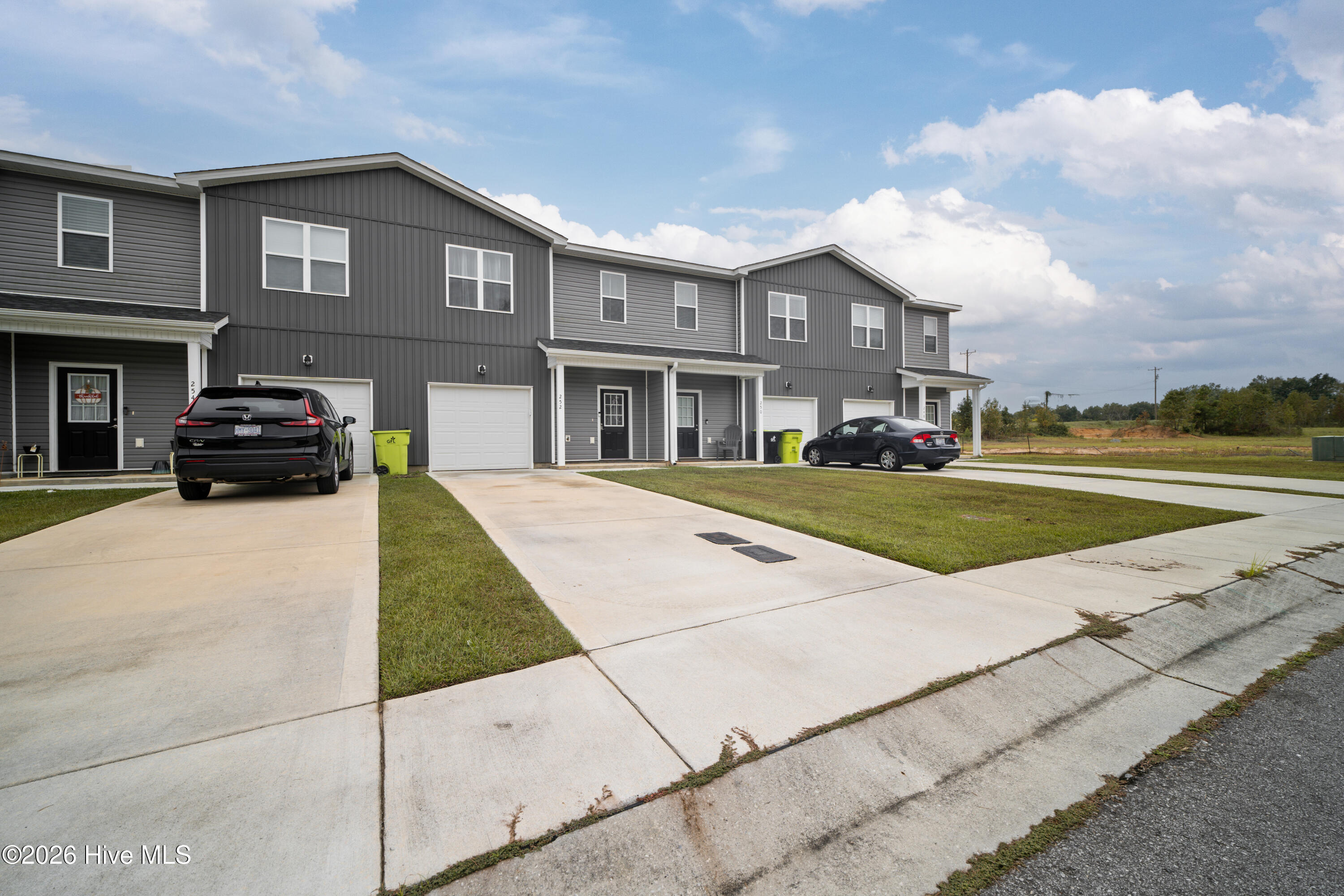 100608883 | Photo 2
