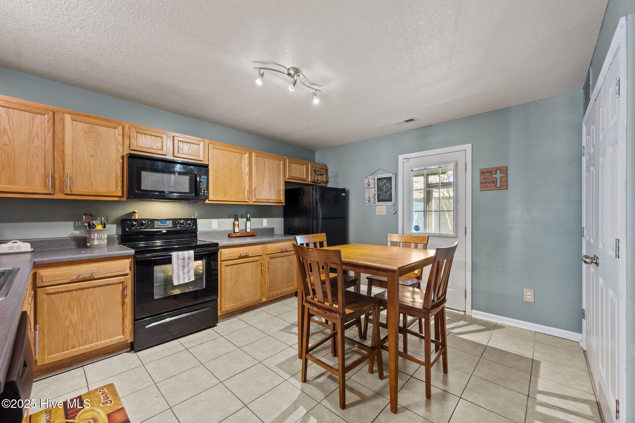 27 E Doris Avenue 207, Jacksonville, NC 28540 – photo 13: 29-web-or-mls-_RAD2454