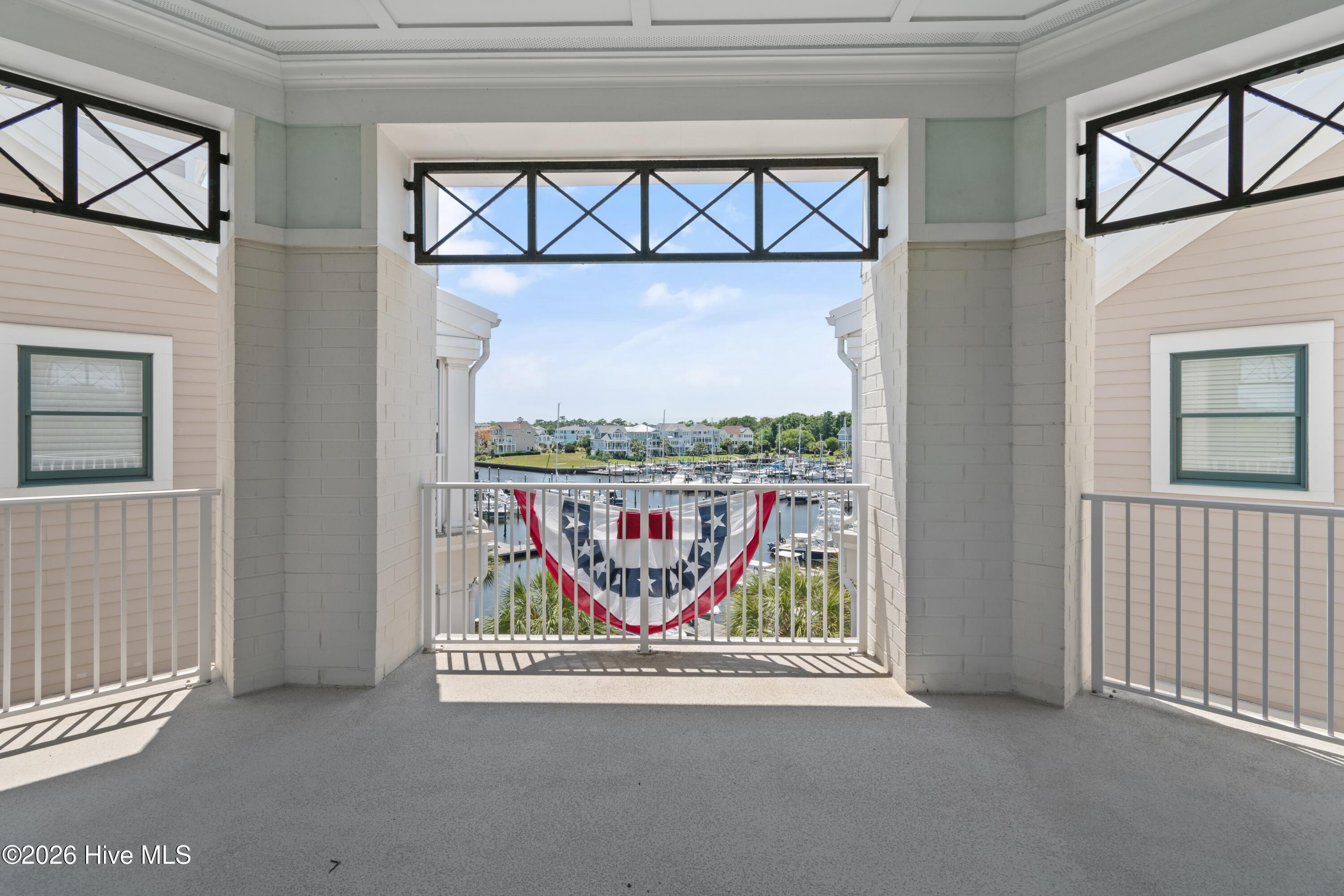 100566175 | Photo 34