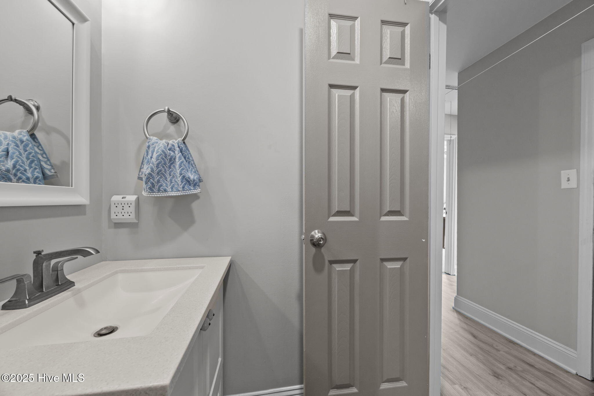 100530225 | Photo 25