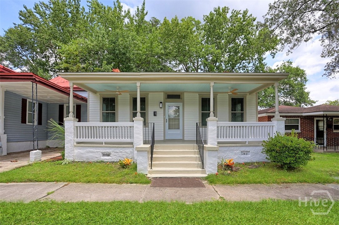 Photo 2 of Single family home for sale at 922 E 37th Street, Savannah, GA 31401 | MLS# SA360225 | Listing updated on 2026-09-19