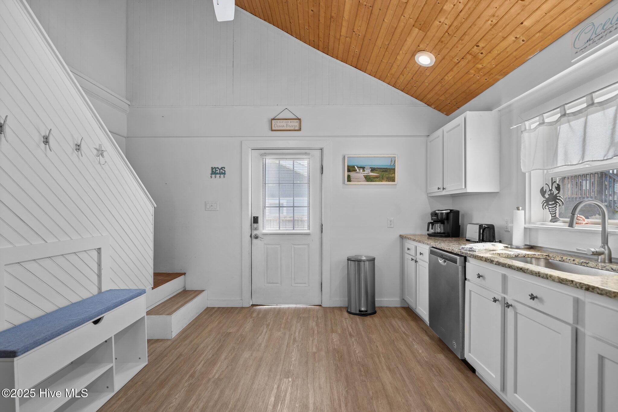 100537194 | Photo 79