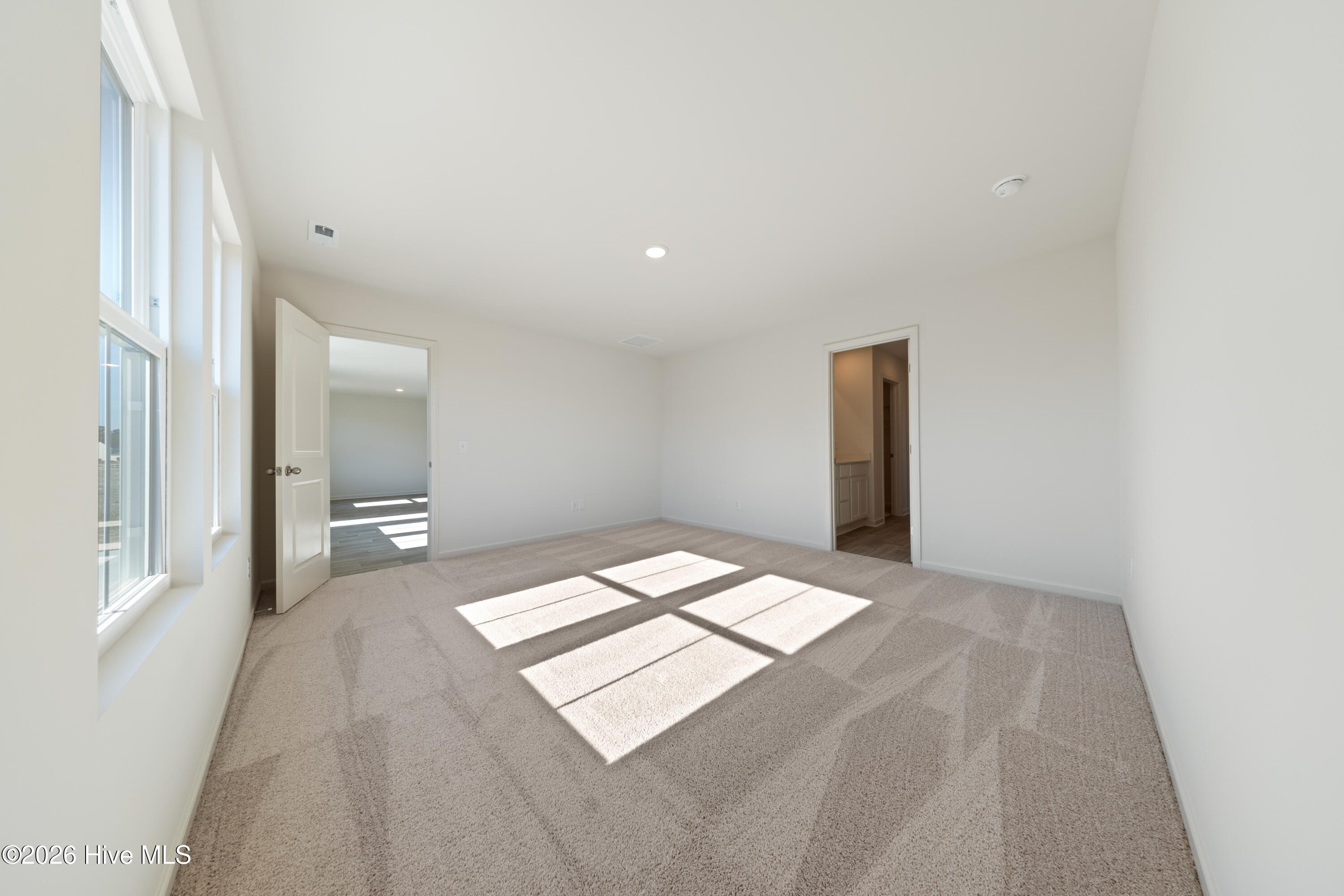 100546479 | Photo 12