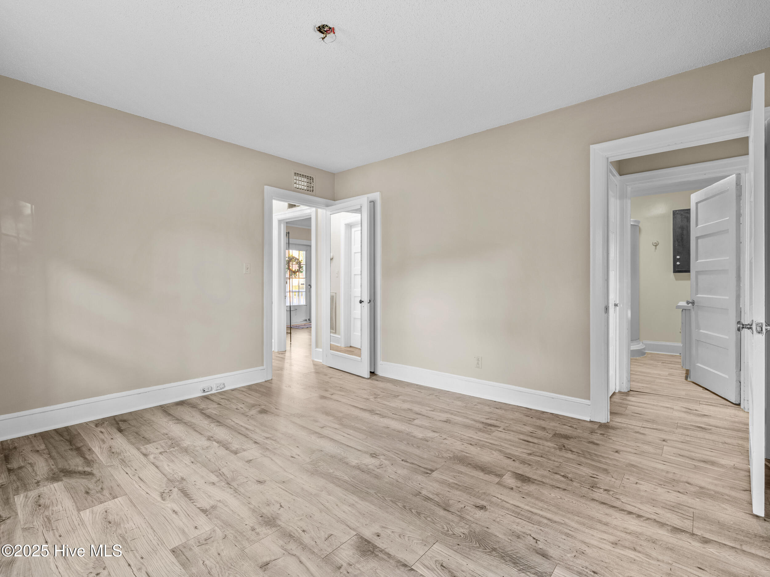 100536192 | Photo 22