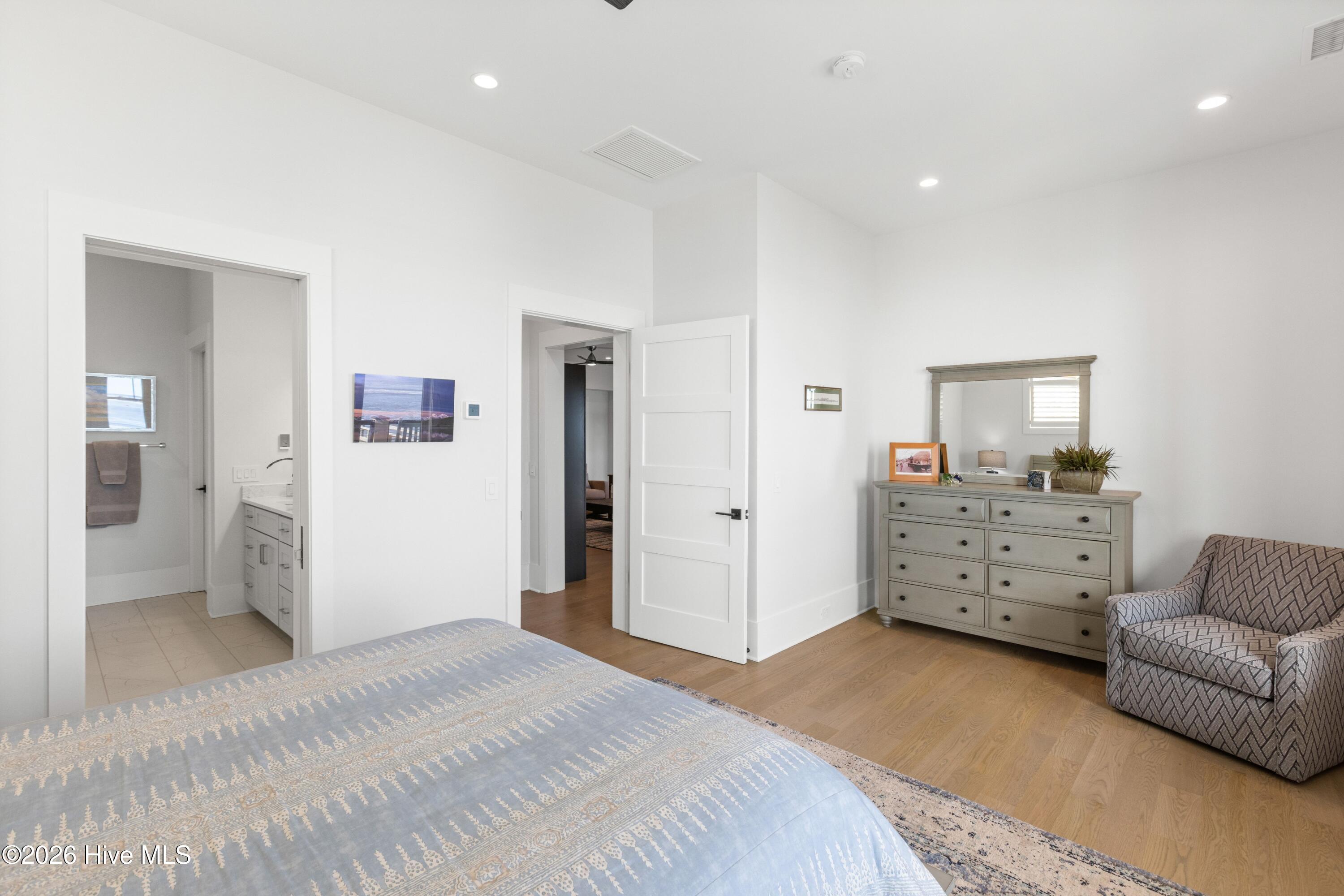 100556008 | Photo 32