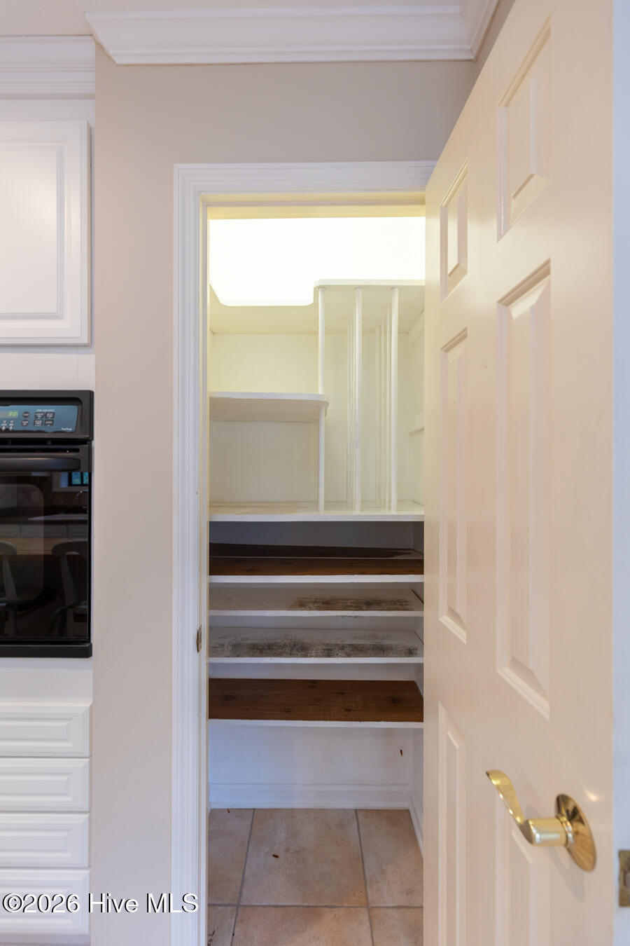 kitchen4 pantry