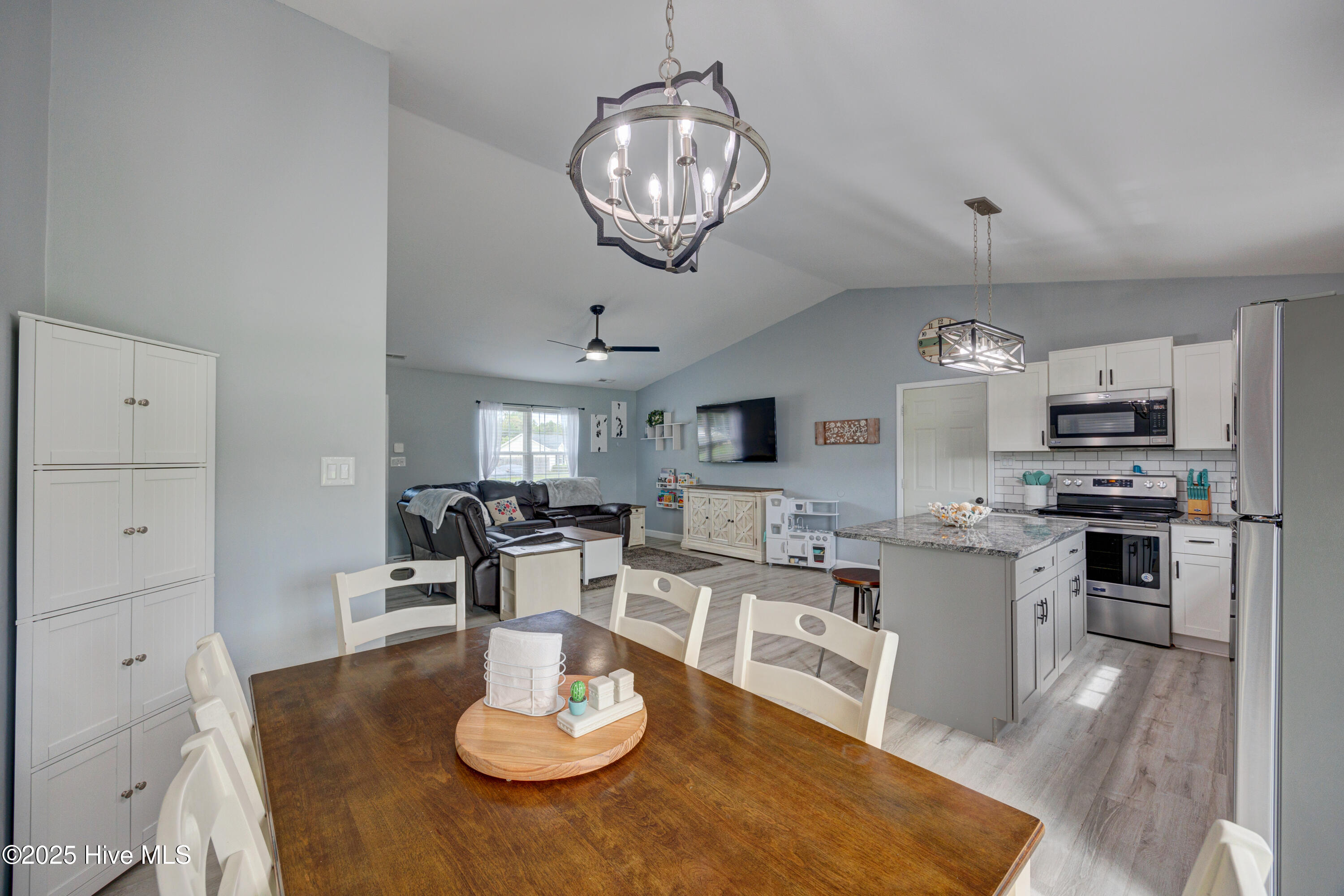 100561437 | Photo 21