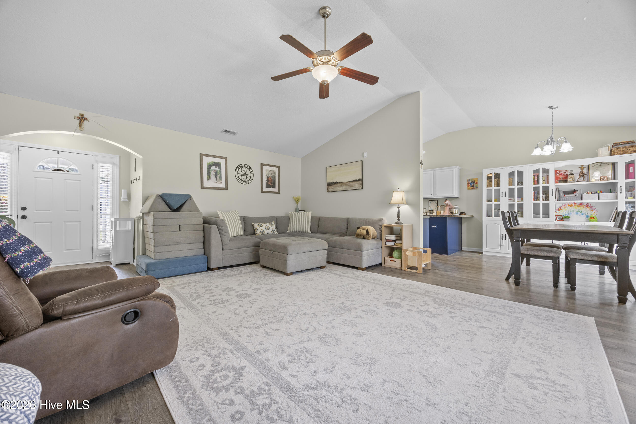 100560152 | Photo 25