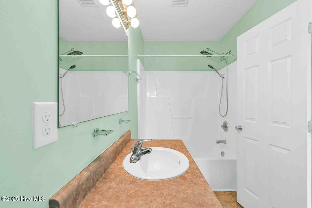 100546156 | Photo 22