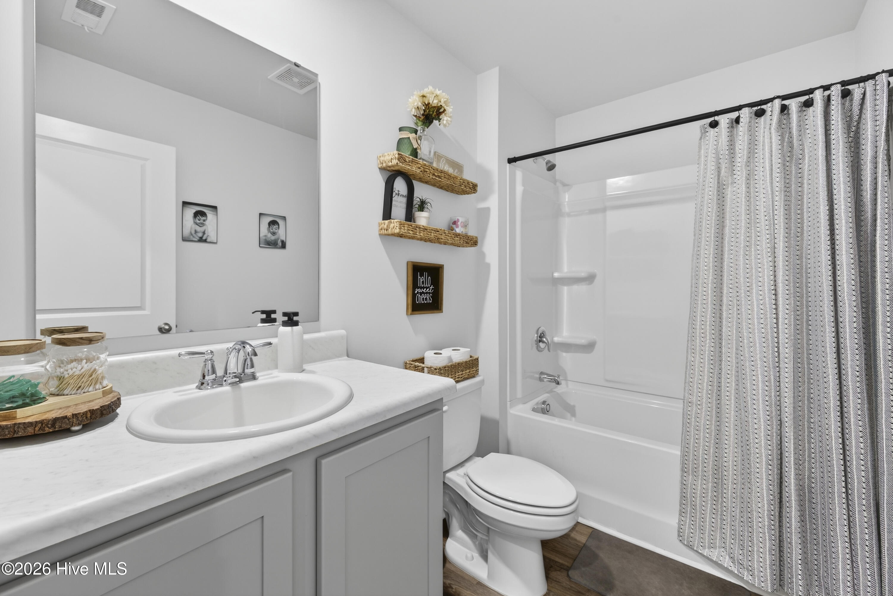 100557466 | Photo 27