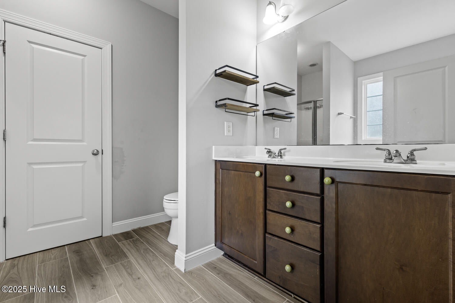 100540361 | Photo 19