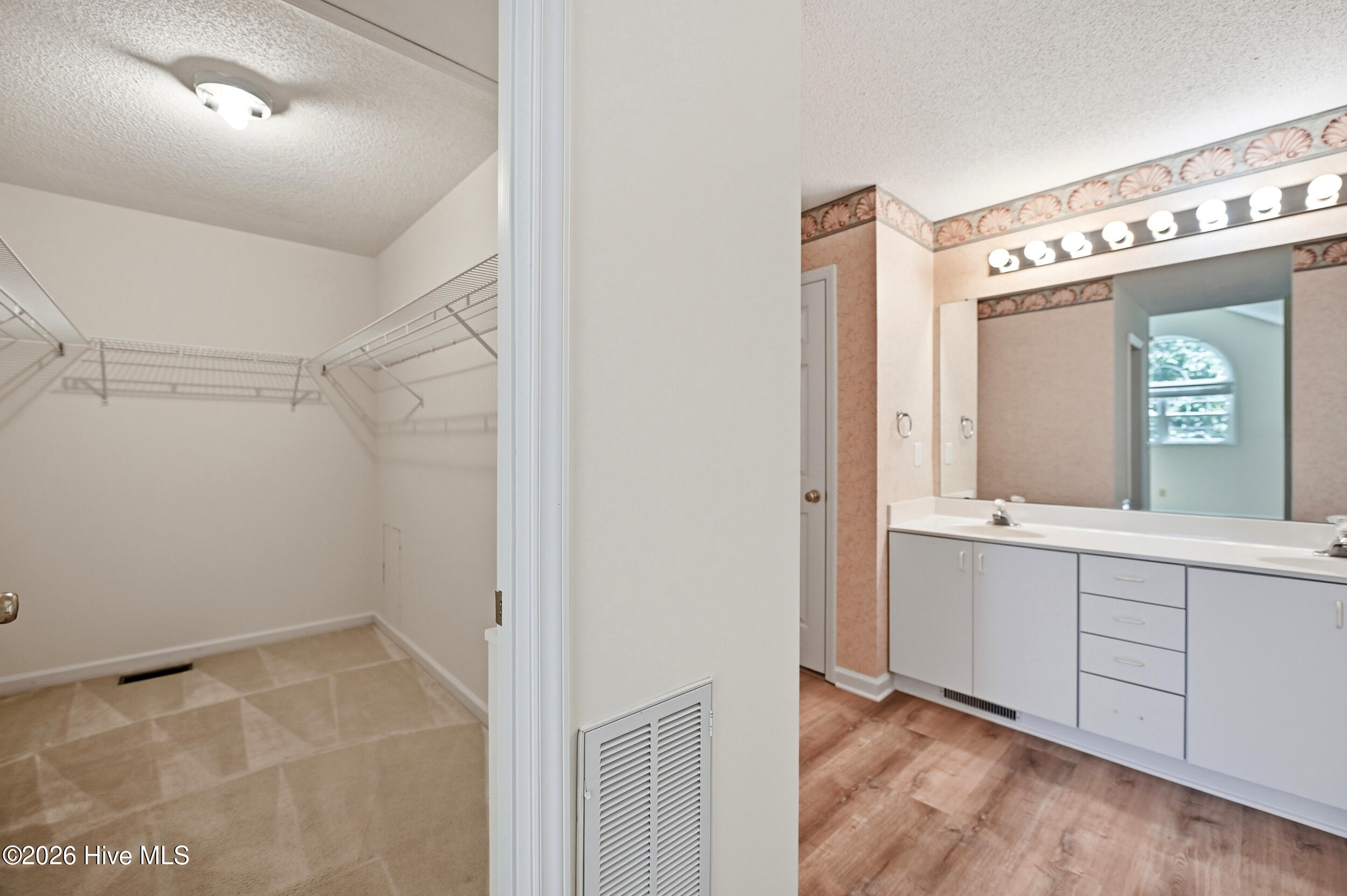 100566721 | Photo 22