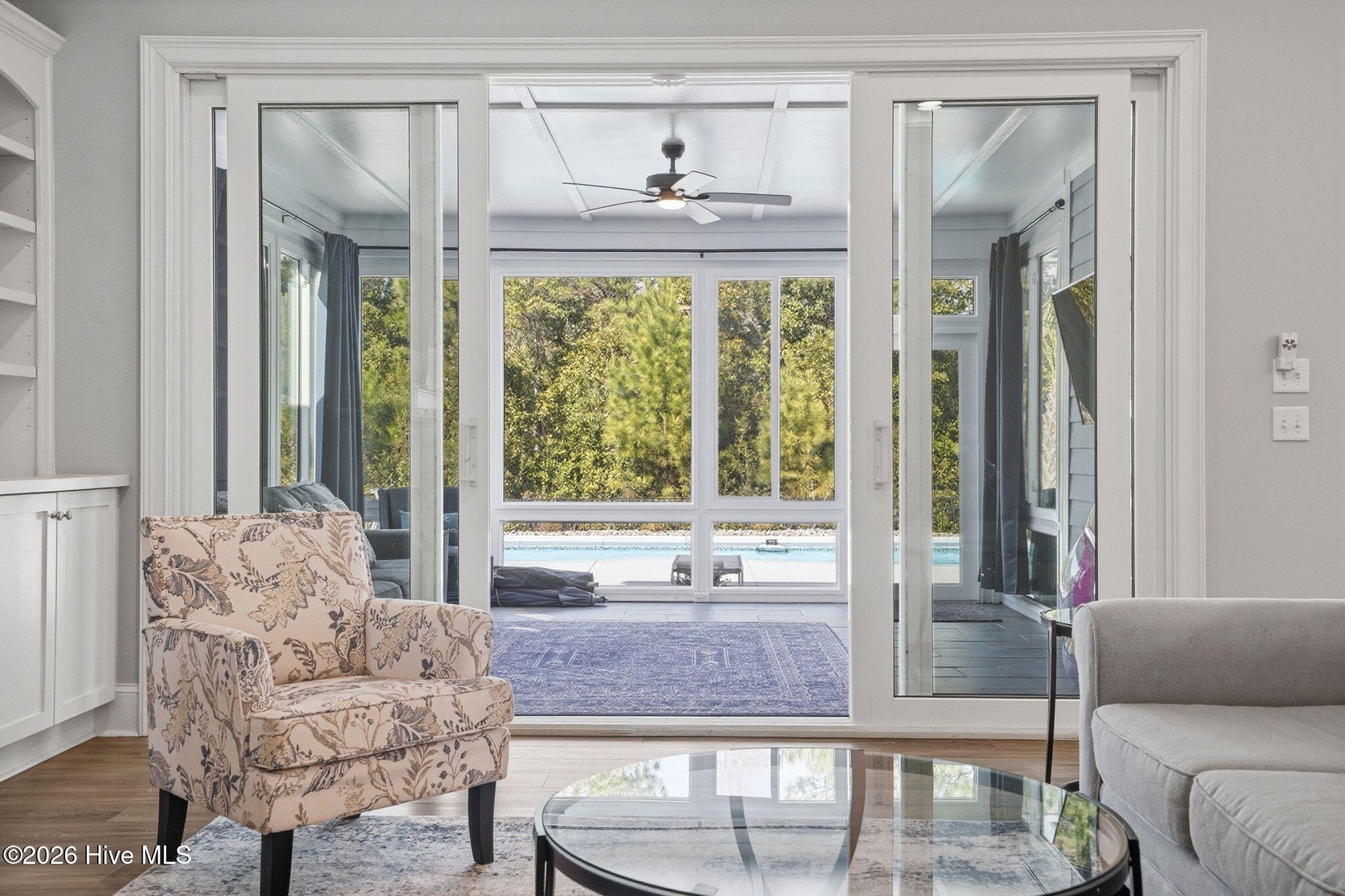 100556850 | Photo 11