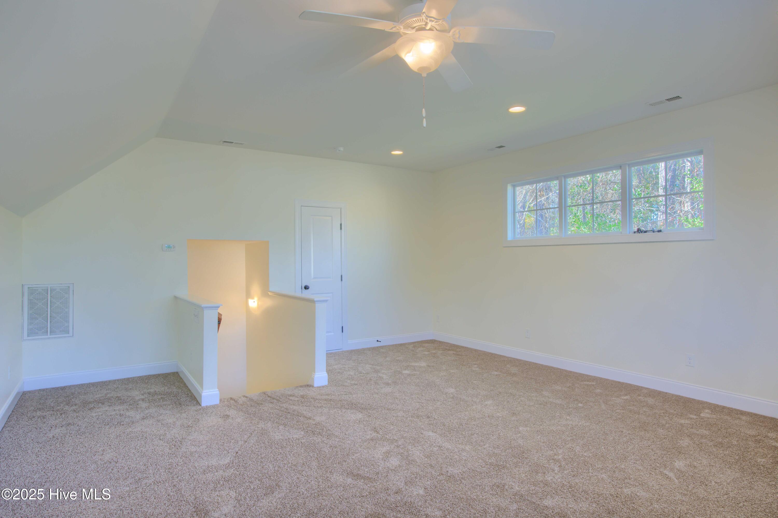 100545720 | Photo 26