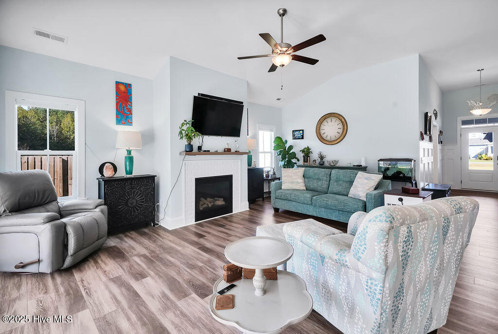 100535905 | Photo 14