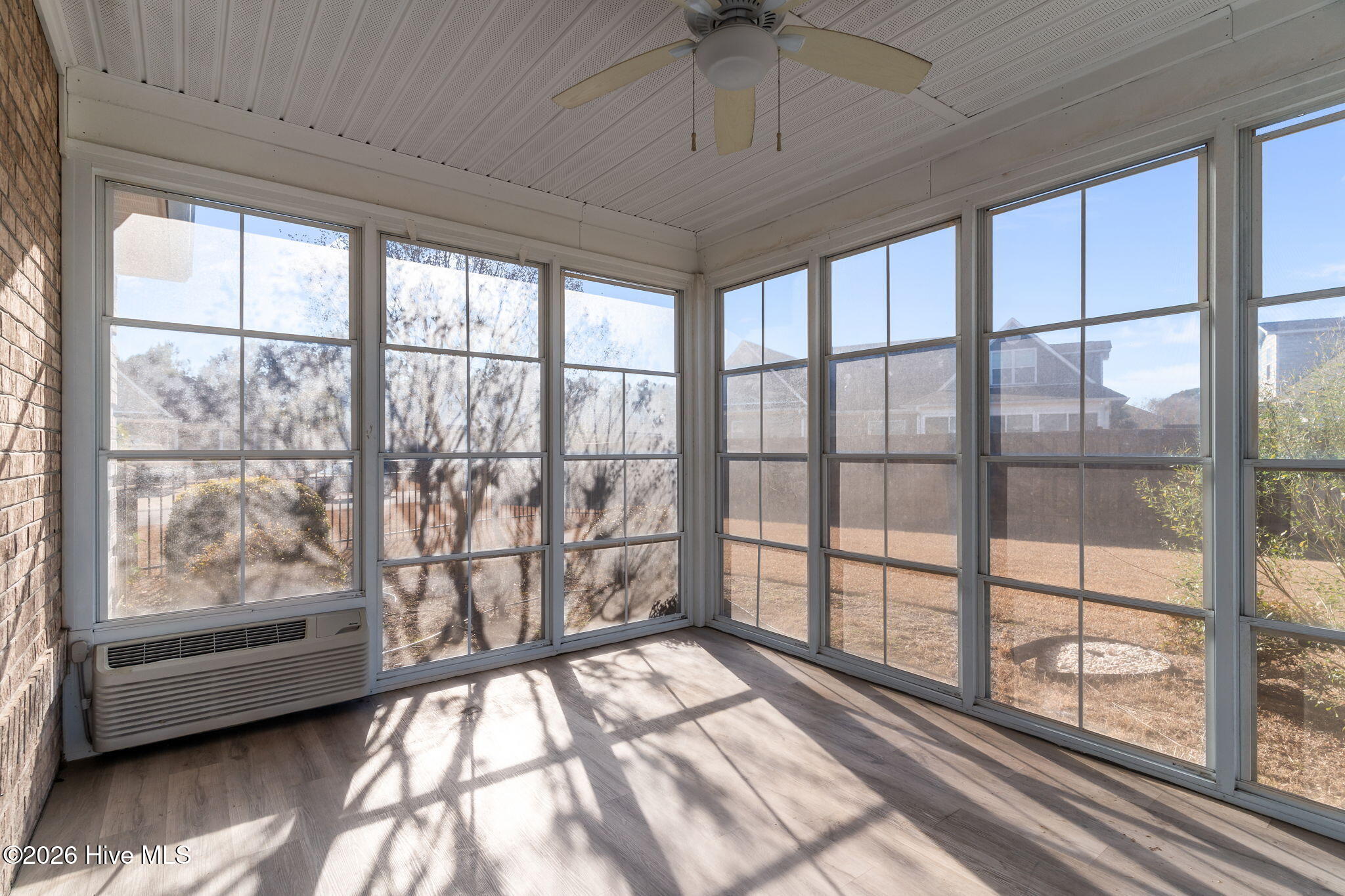 100542717 | Photo 32