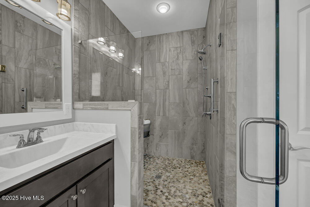 100535537 | Photo 21