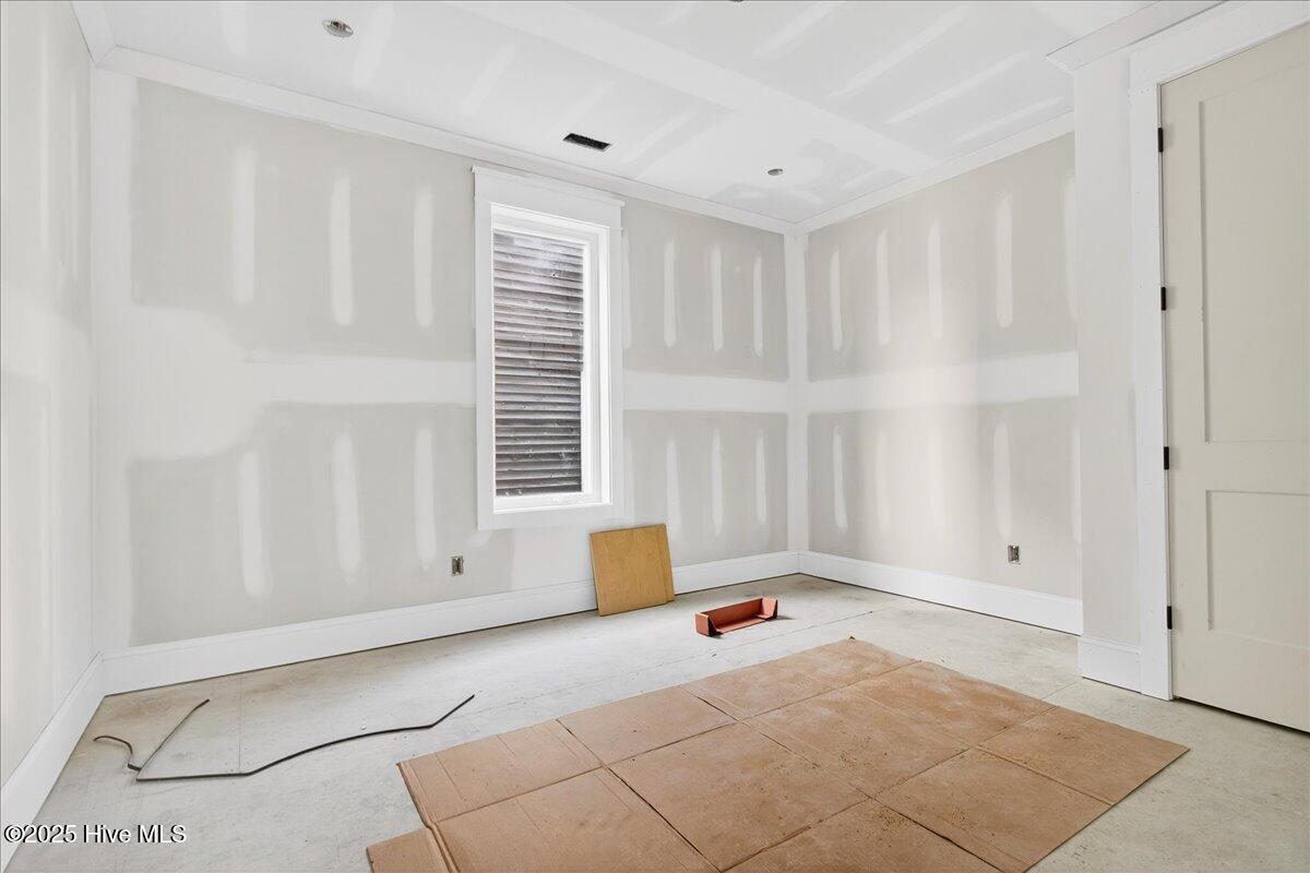 100543300 | Photo 25