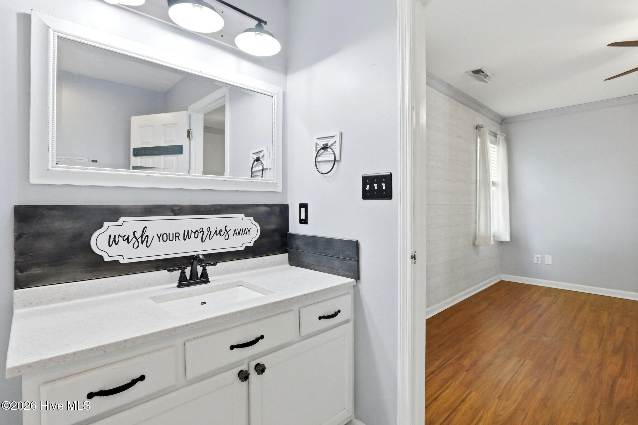 100558935 | Photo 40