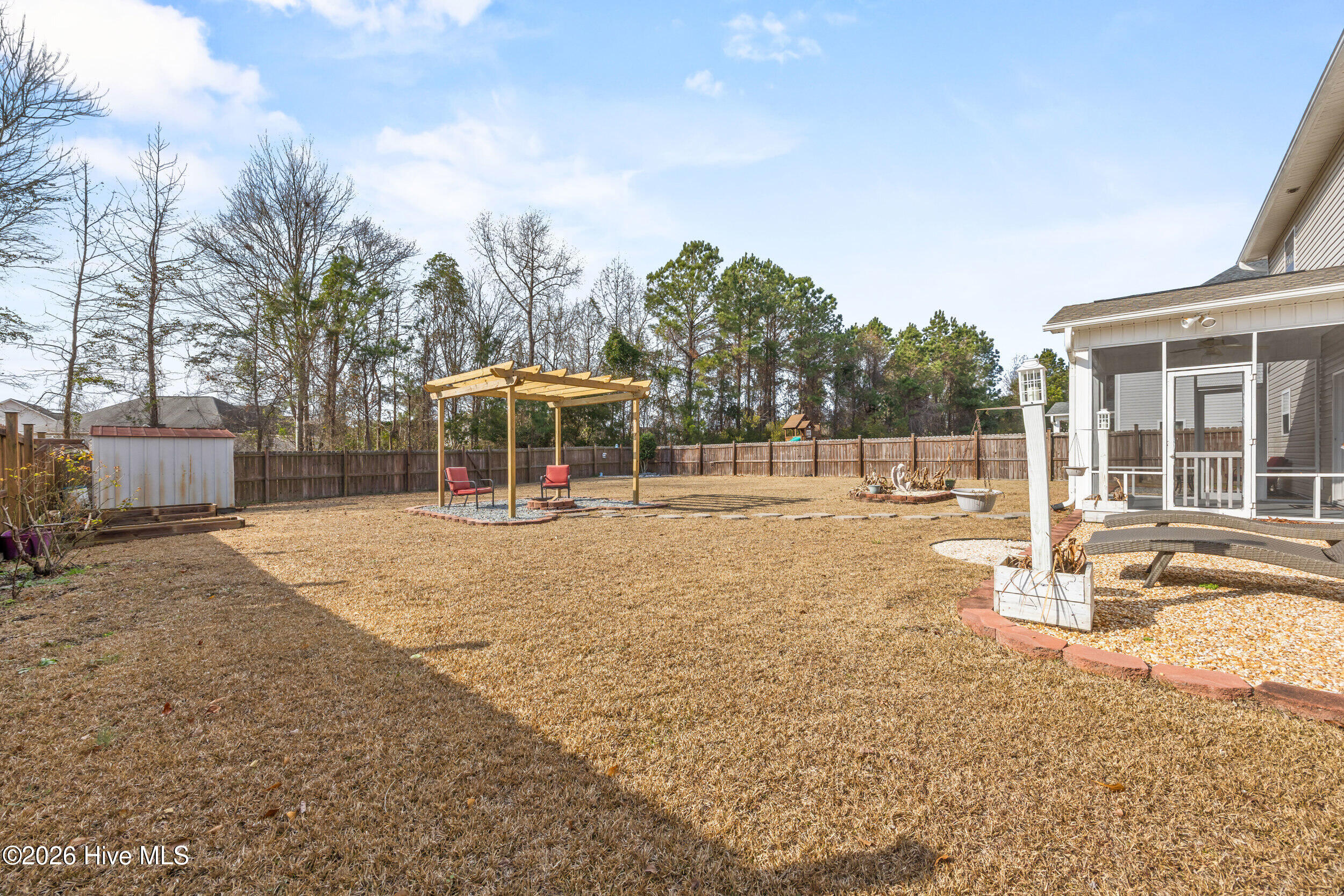 100548661 | Photo 51