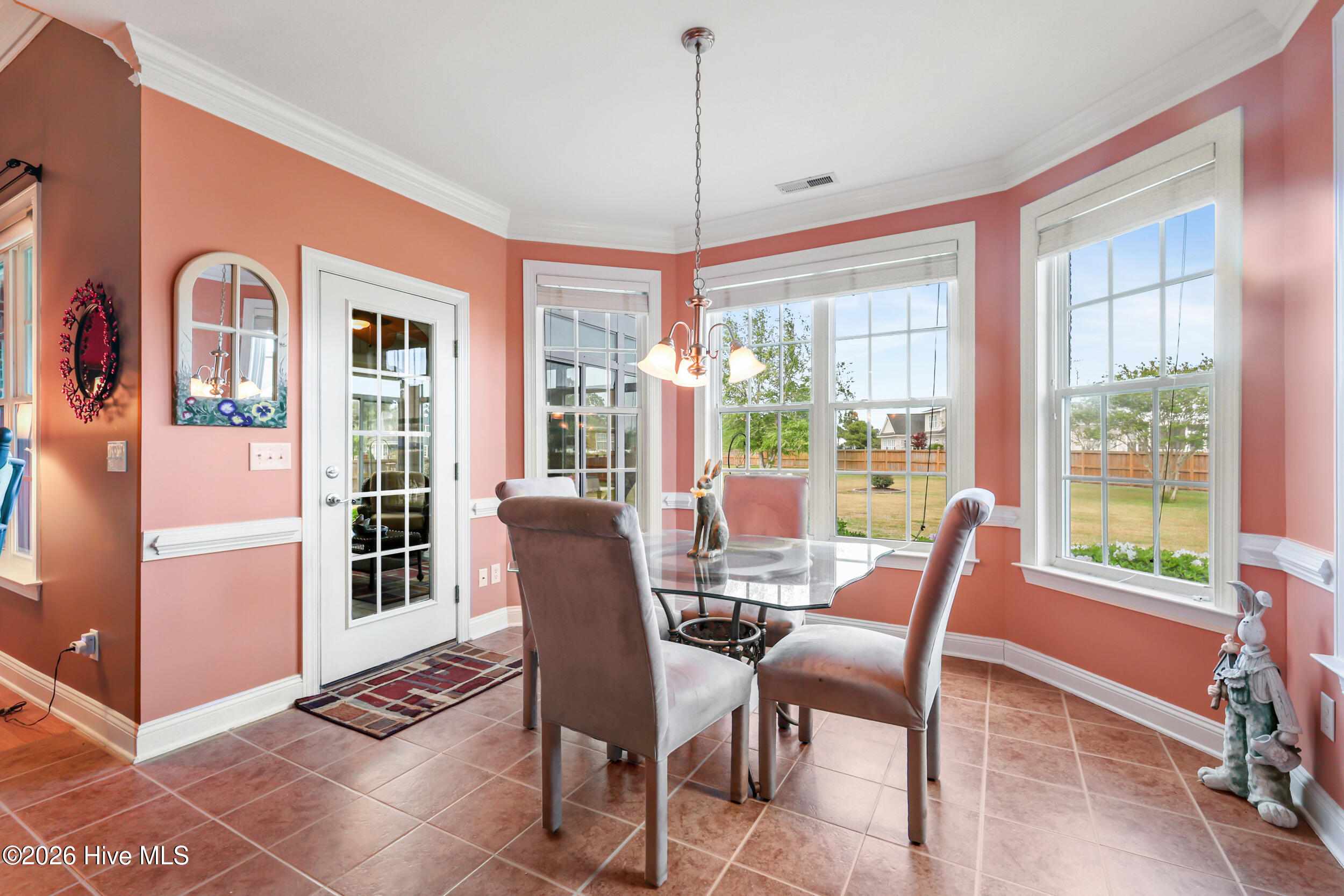 100565285 | Photo 22