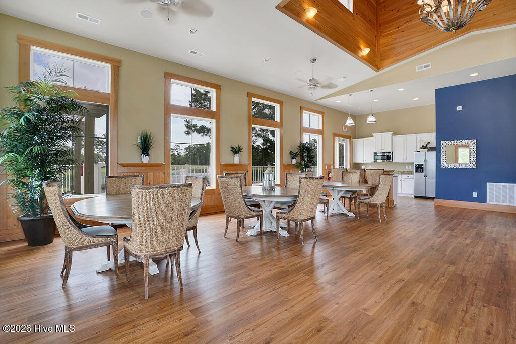 100564545 | Photo 97