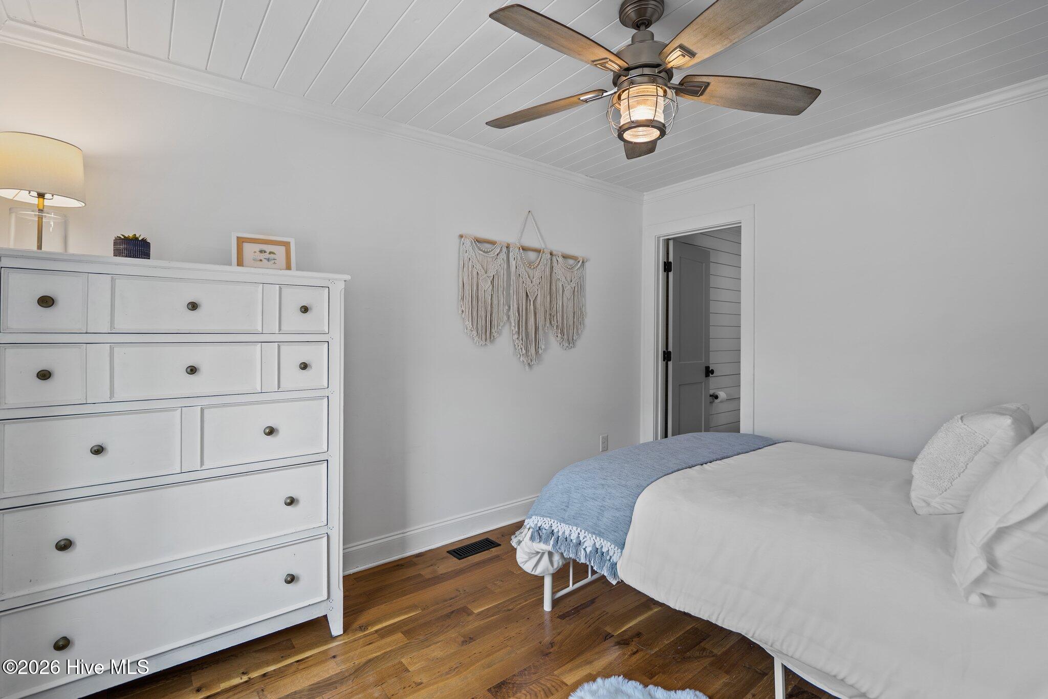 100560357 | Photo 35