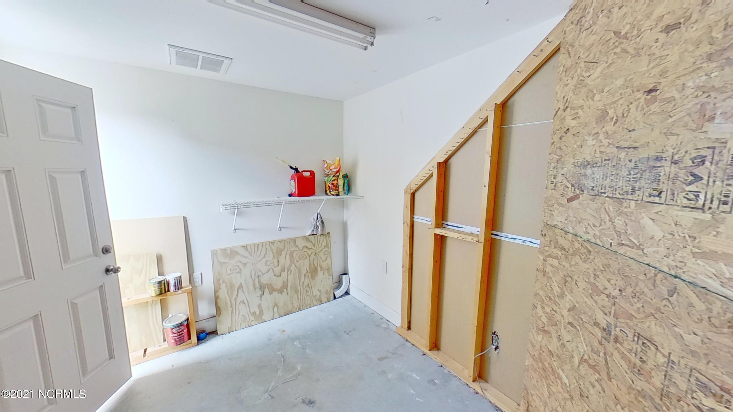 100546873 | Photo 30