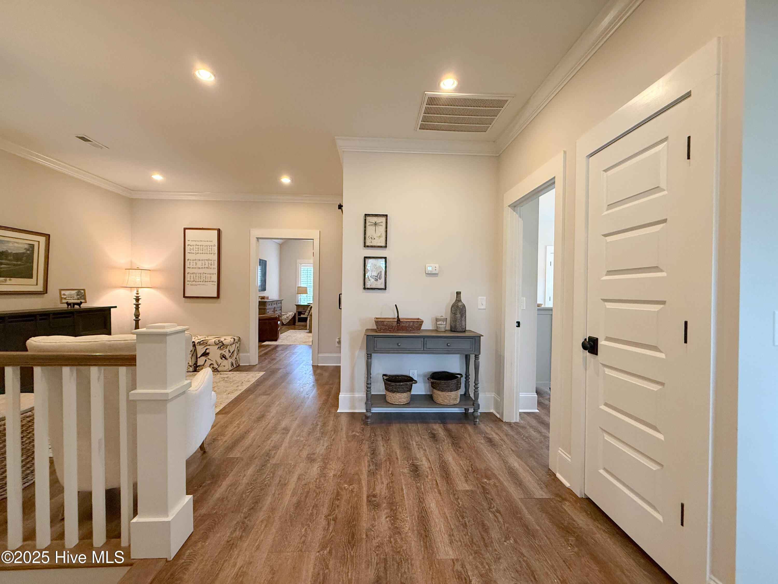 100556308 | Photo 92