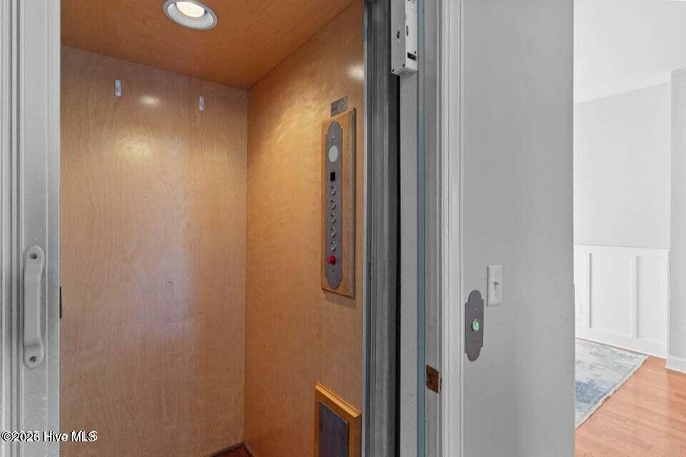 100570468 | Photo 45