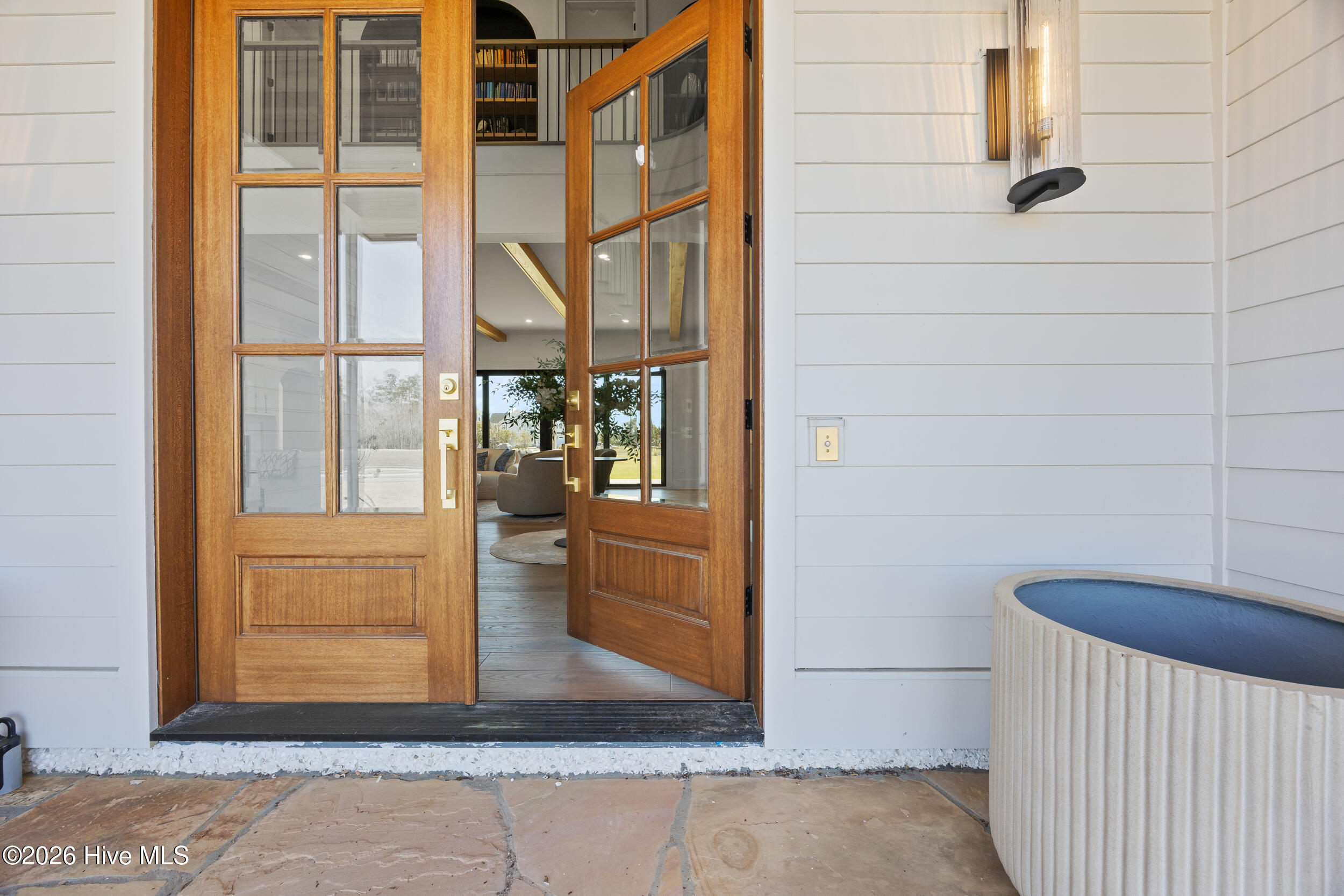 100561987 | Photo 10