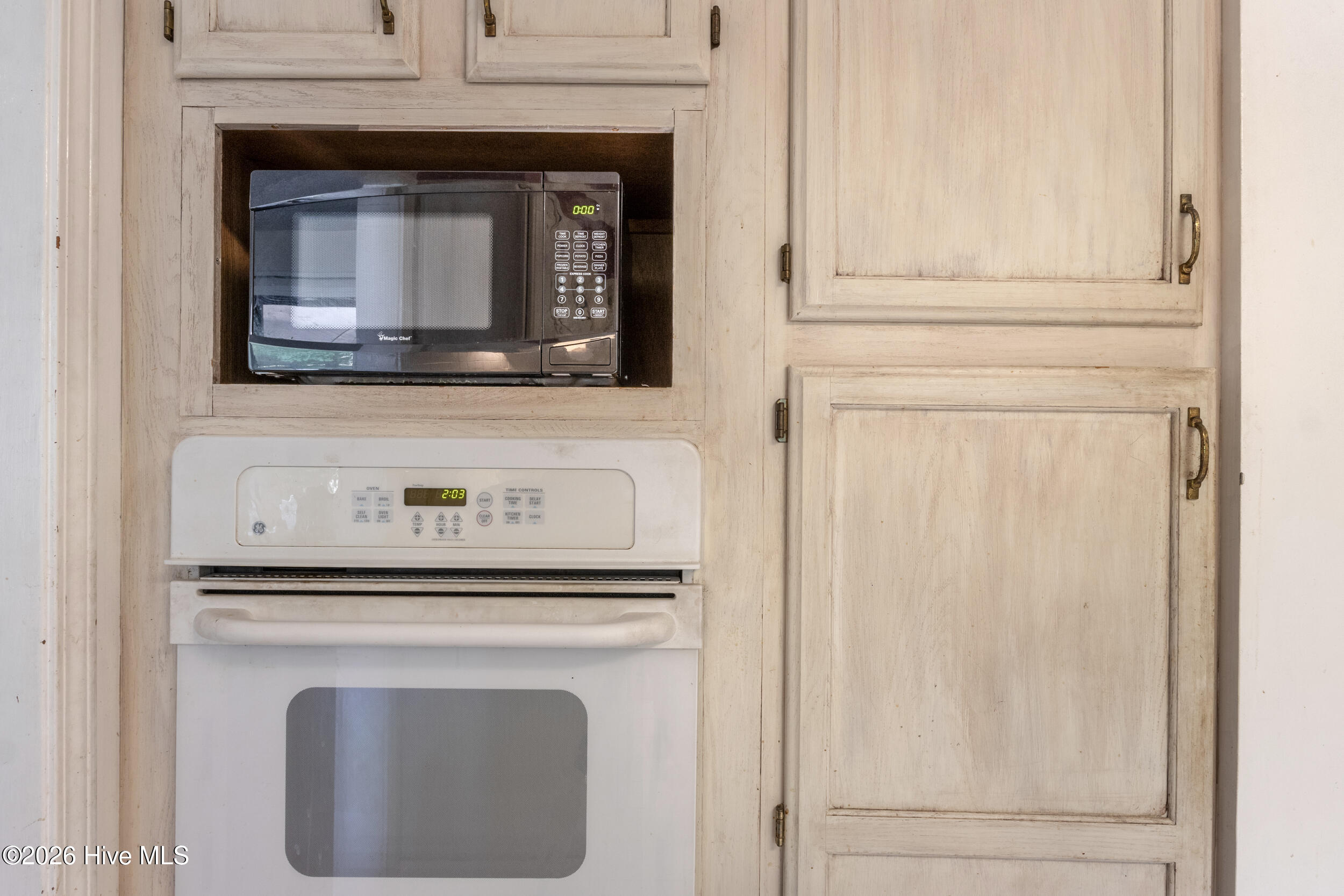 100568035 | Photo 15