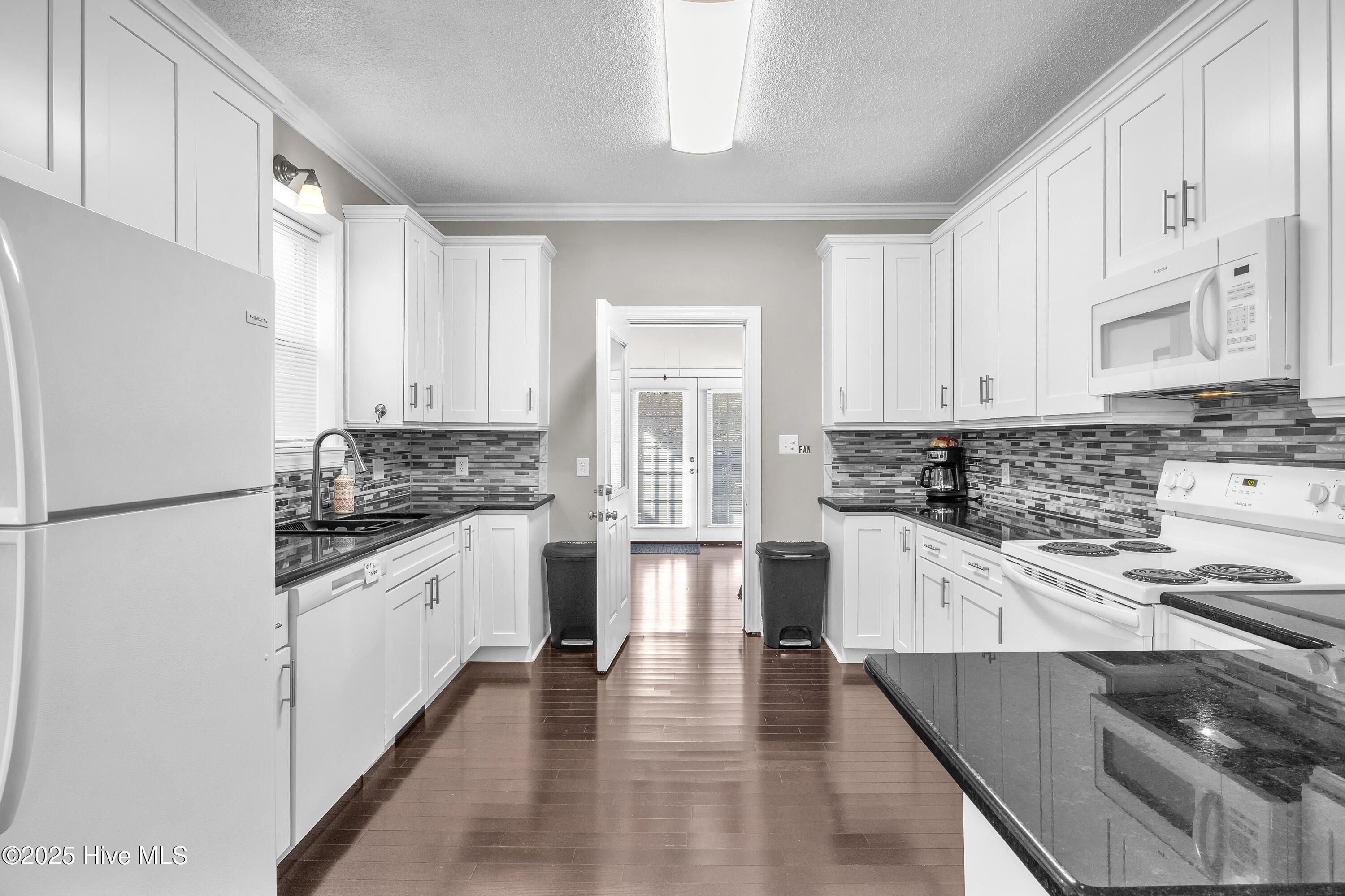 100548856 | Photo 27