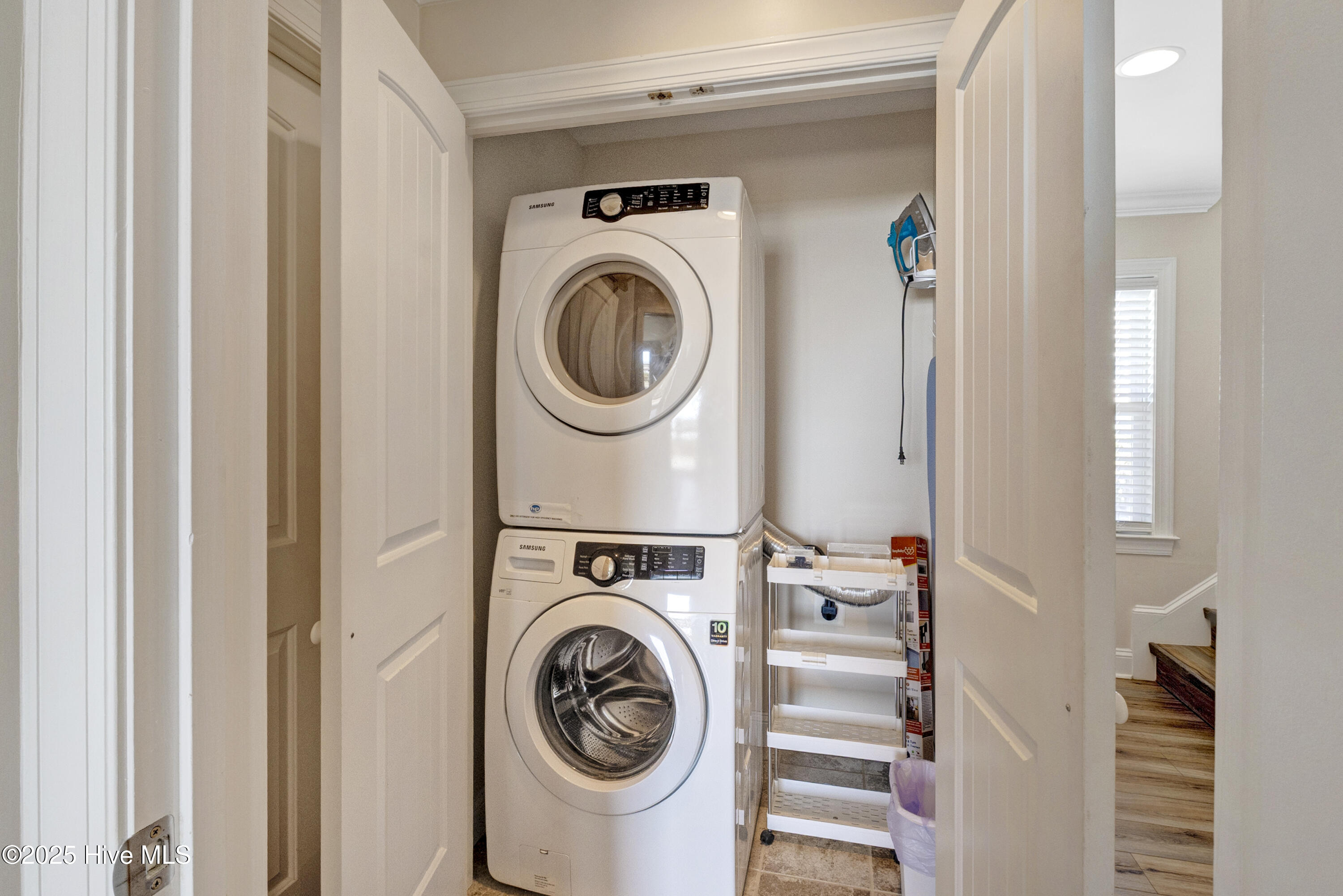 100557333 | Photo 21