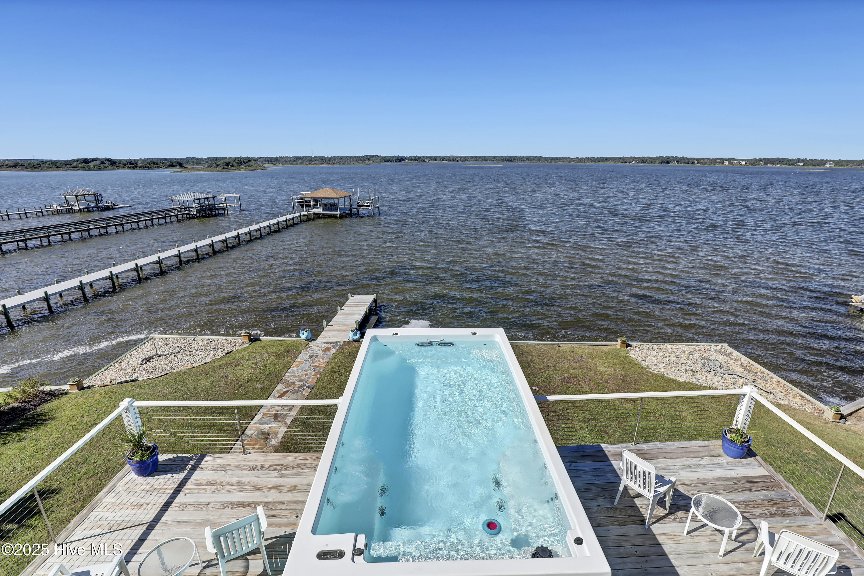 100537166 | Photo 47