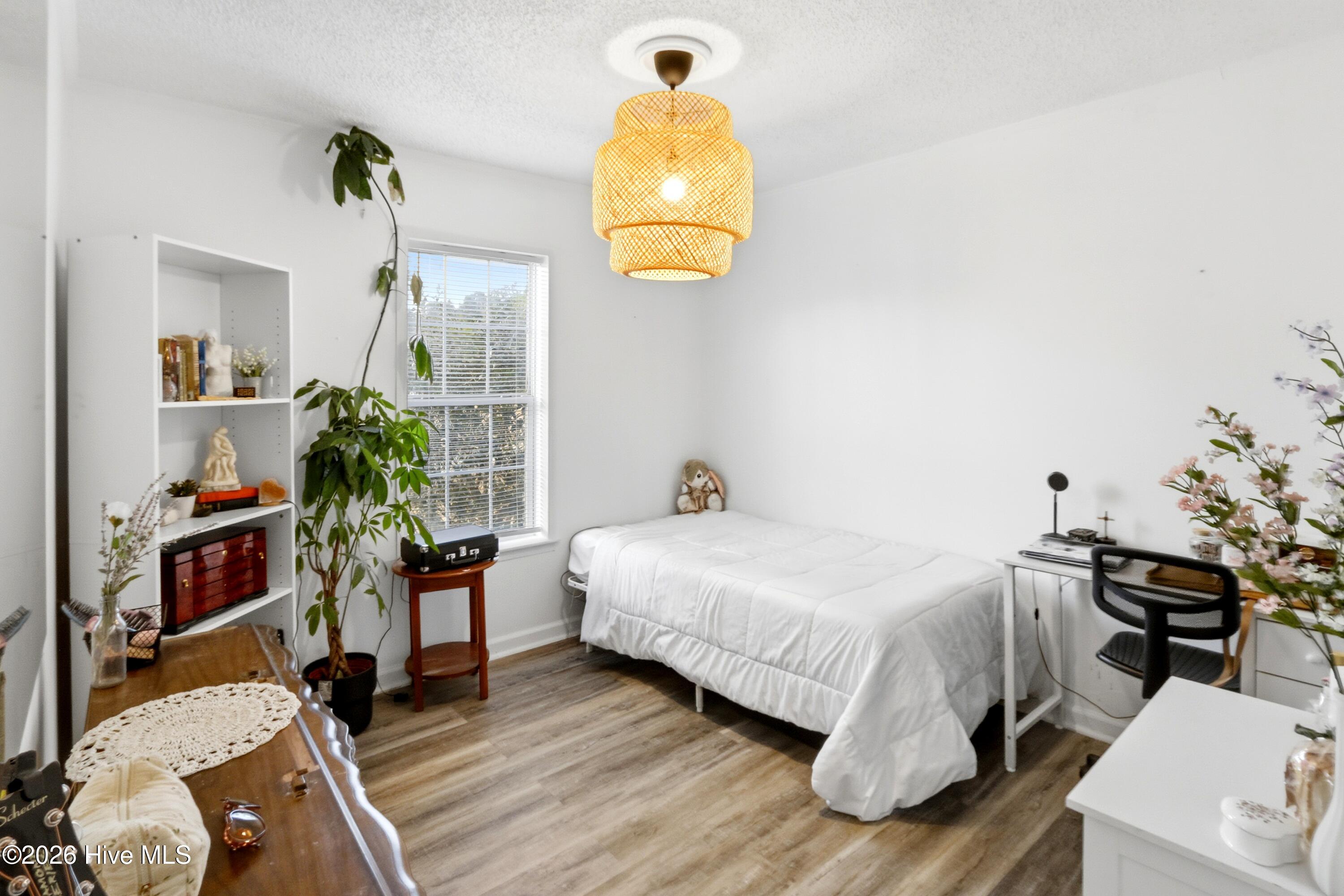 100548935 | Photo 31