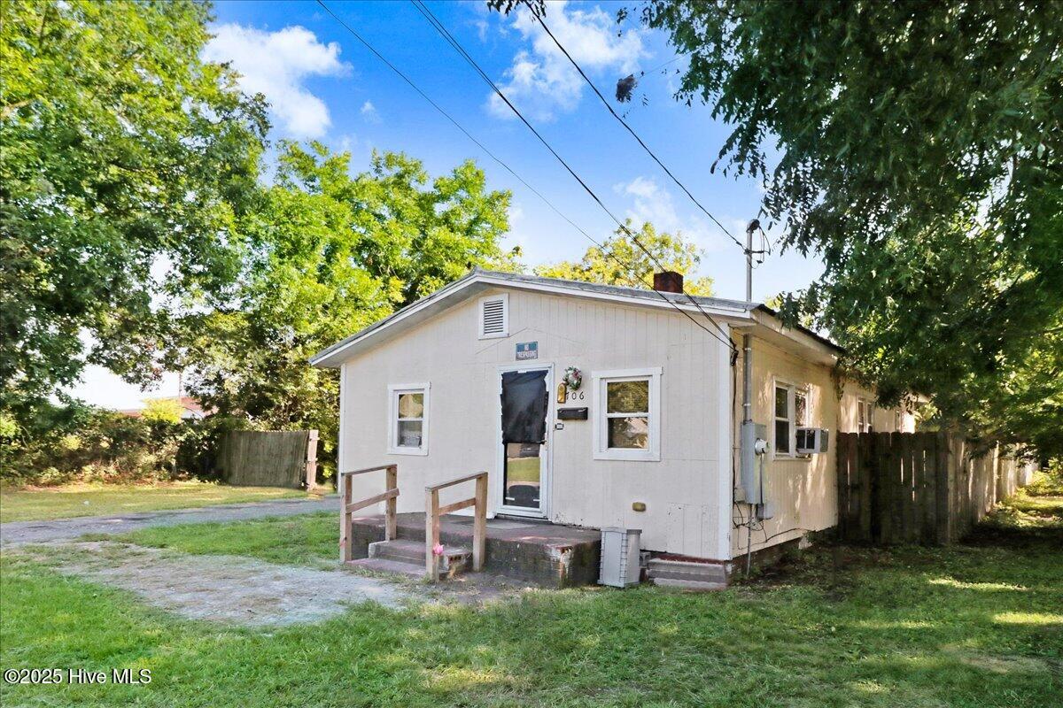 Homes for sale in Smithfield, NC | 706 Caswell St, Smithfield, NC 27577 | MLS# 100523536