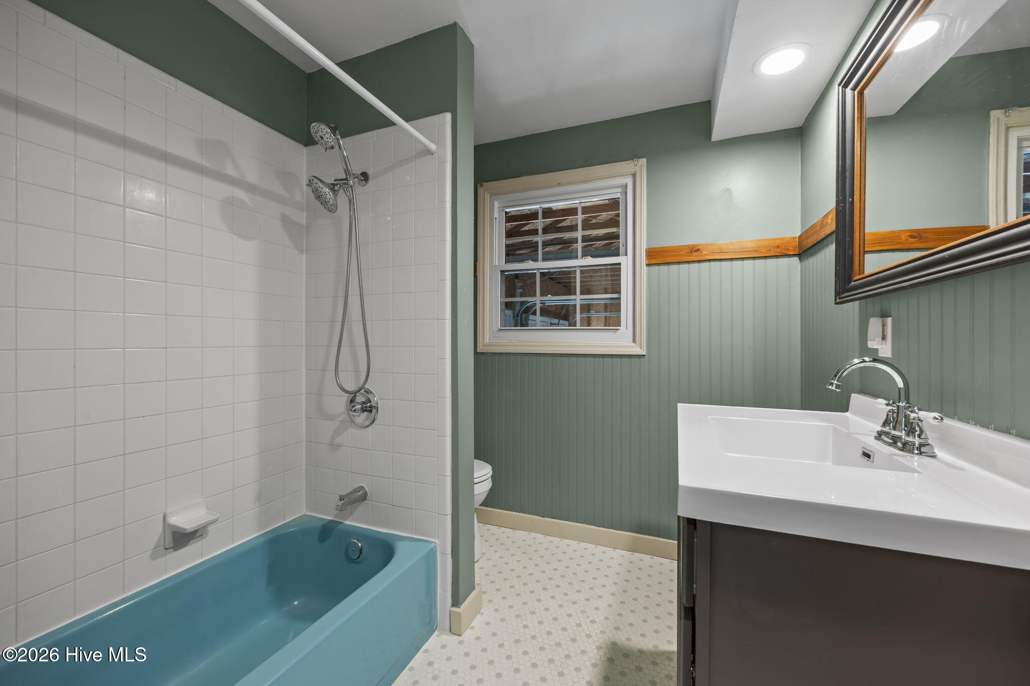 100567940 | Photo 24