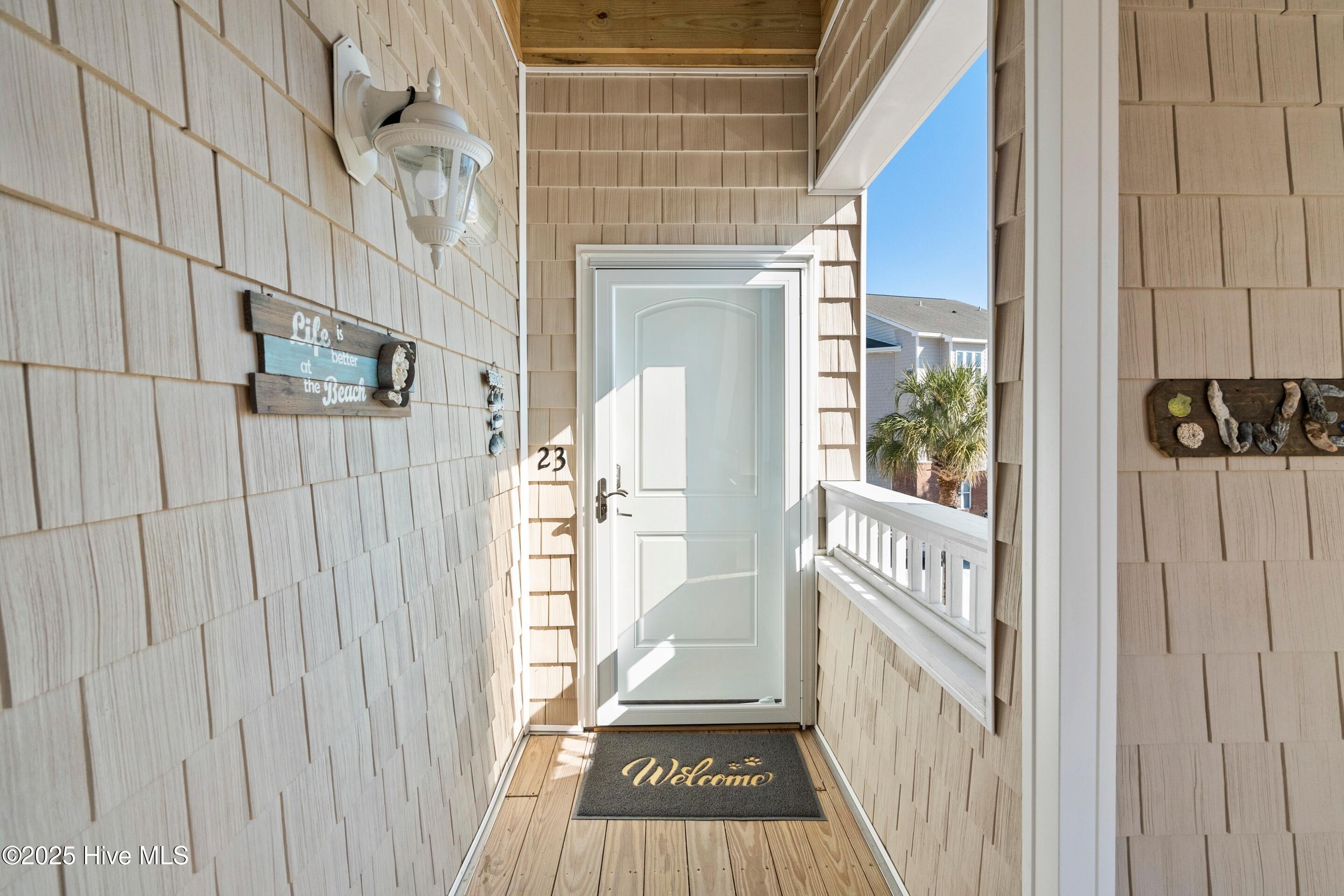 100542204 | Photo 33