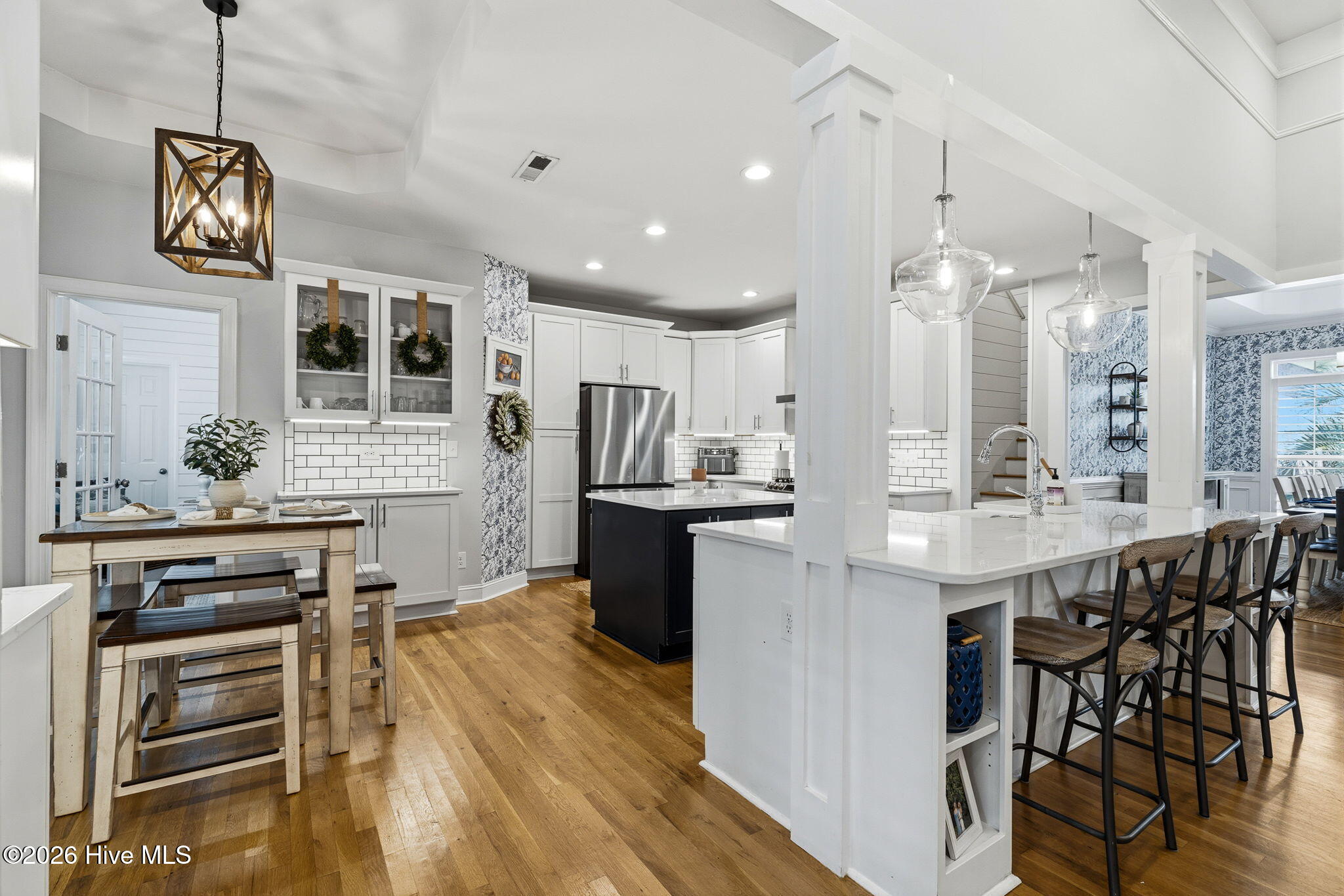 100561515 | Photo 23